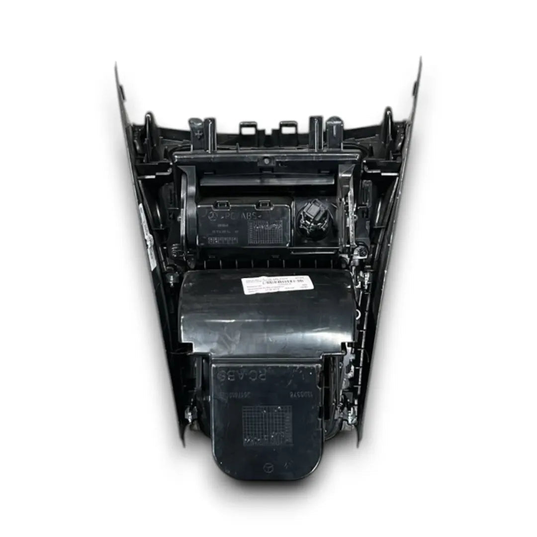 Dettaglio Rivestimento della consolle centrale Mercedes-Benz Classe A 2012–2015 cod. A1766807400 - foto 2