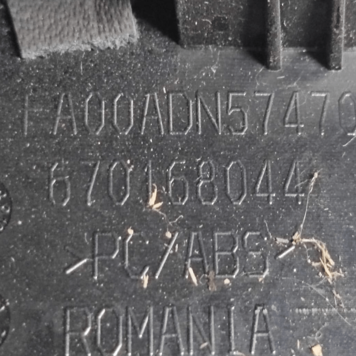 Right covering of the central tunnel Maserati Grecale code: 670168044 (2022 - ) - F&P CRASH SRLS - Used Spare Parts