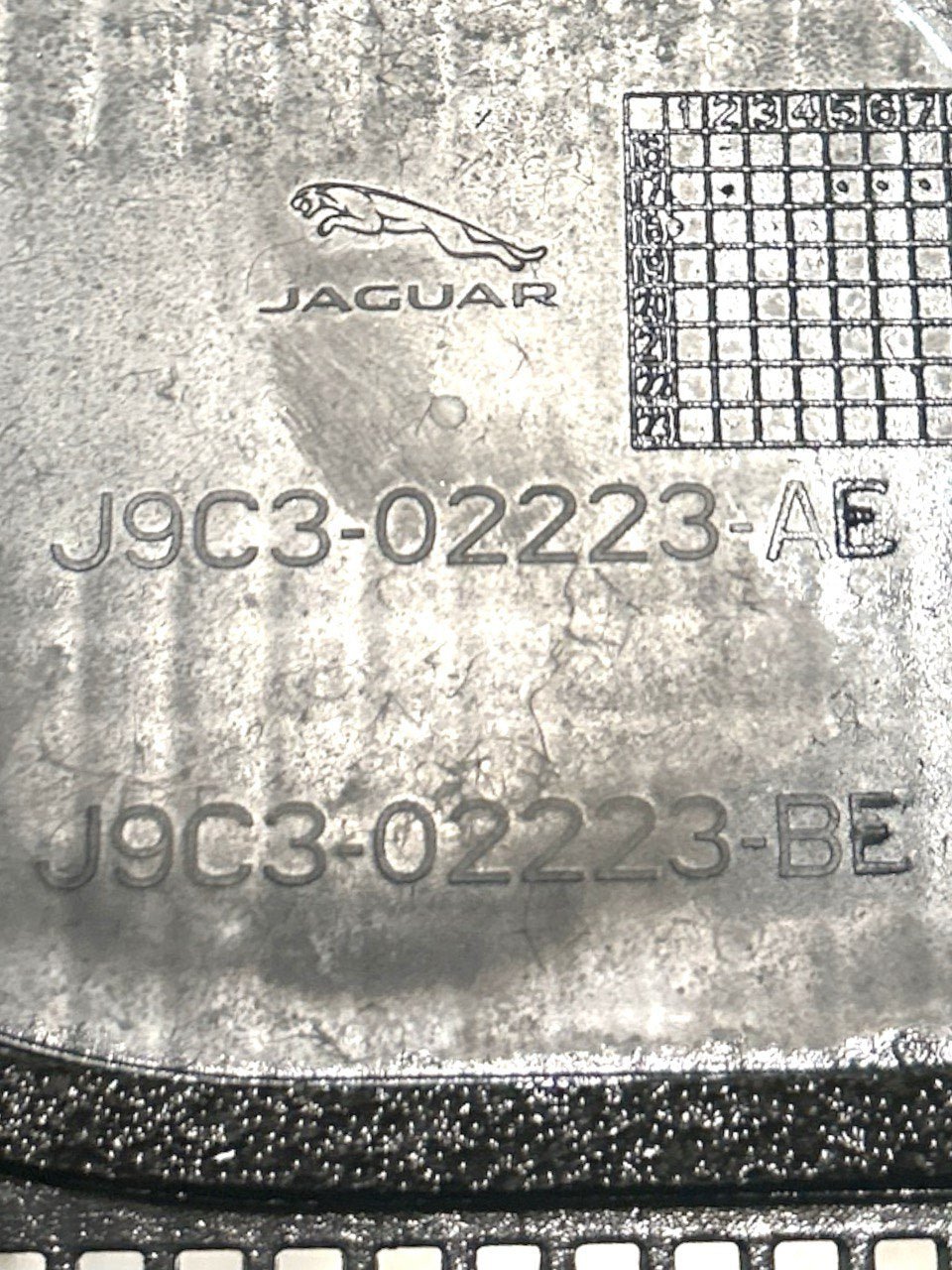 Cover / Wiper Grid Jaguar E - Pace 2.0 Diesel (2017 > ) code.J9C3 - 02223 - BE - F&P CRASH SRLS - Used Parts