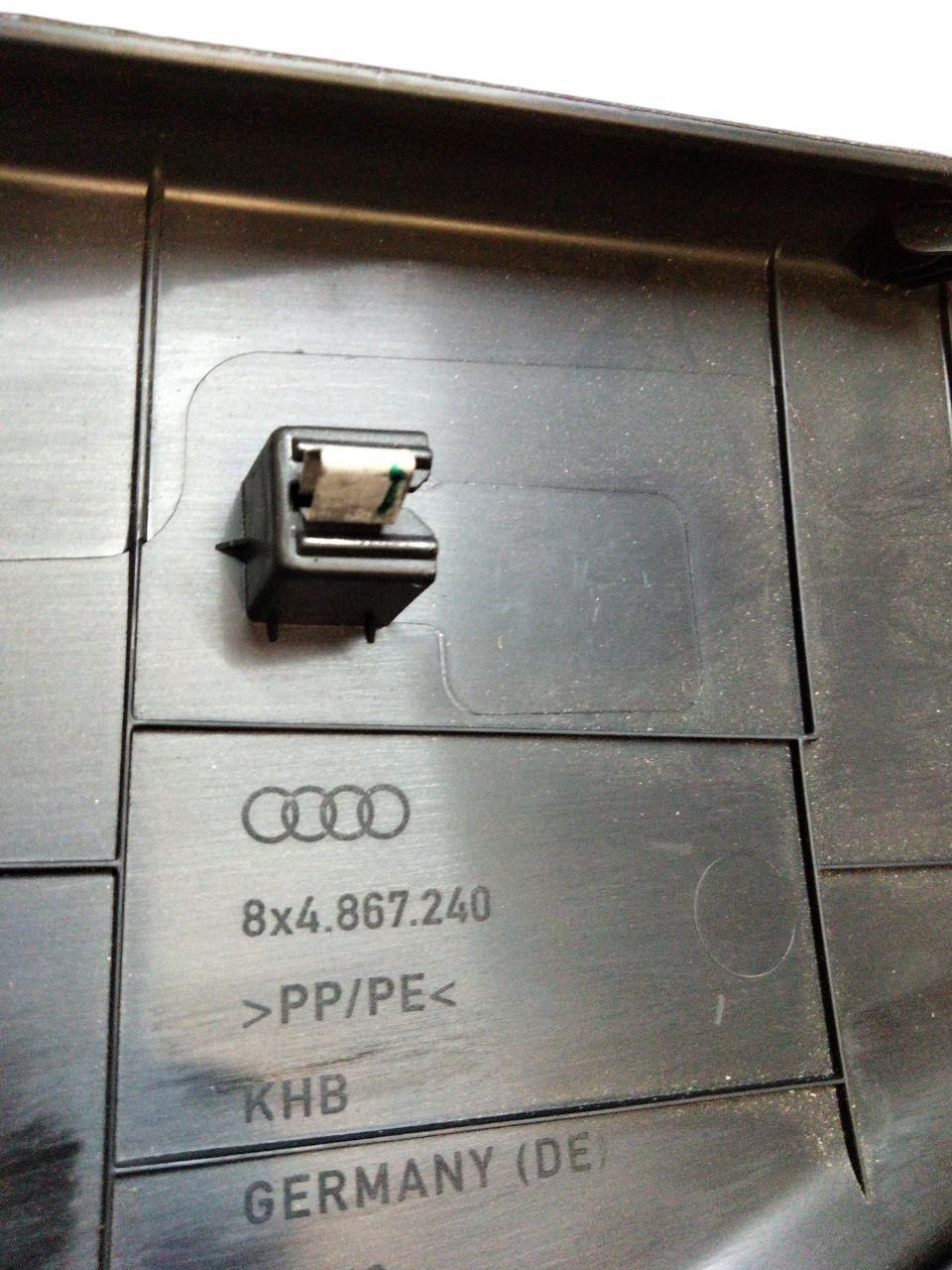 Lower cover right rear pillar Audi A1 (2010 - 2018) cod.8X4867240 - F&P CRASH SRLS - Used Parts