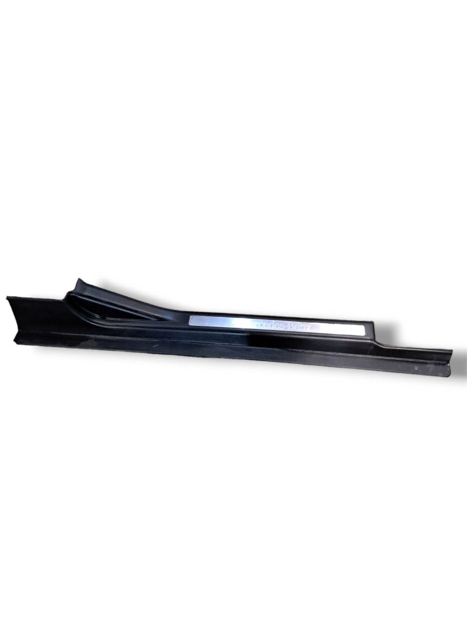 Cover / Molding Front Right Door Sill Mercedes - Benz Class C W203 (2005) COD:A2036800835 - F&P CRASH SRLS - Used Parts