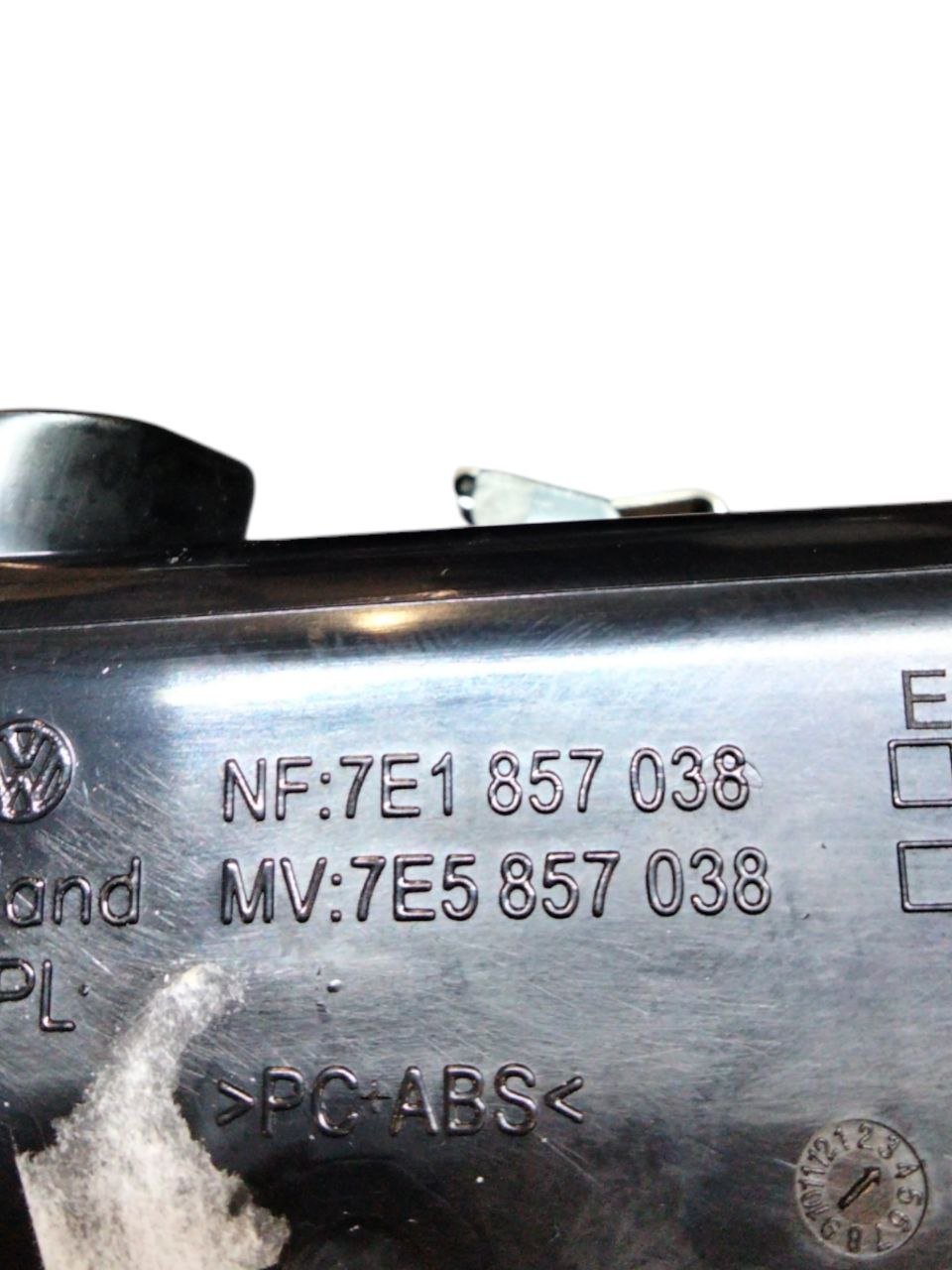 Rivestimento / Modanatura + bocchette d'aria Volkswagen Transporter ( 2015 > ) cod.7E1857038 - F&P CRASH SRLS - Ricambi Usati