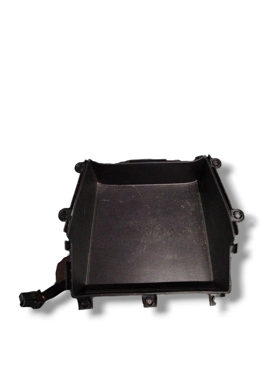 Central console trim / molding Kia Rio IV (2017>) code.84635h8000 - F&P CRASH SRLS - Used Spare Parts