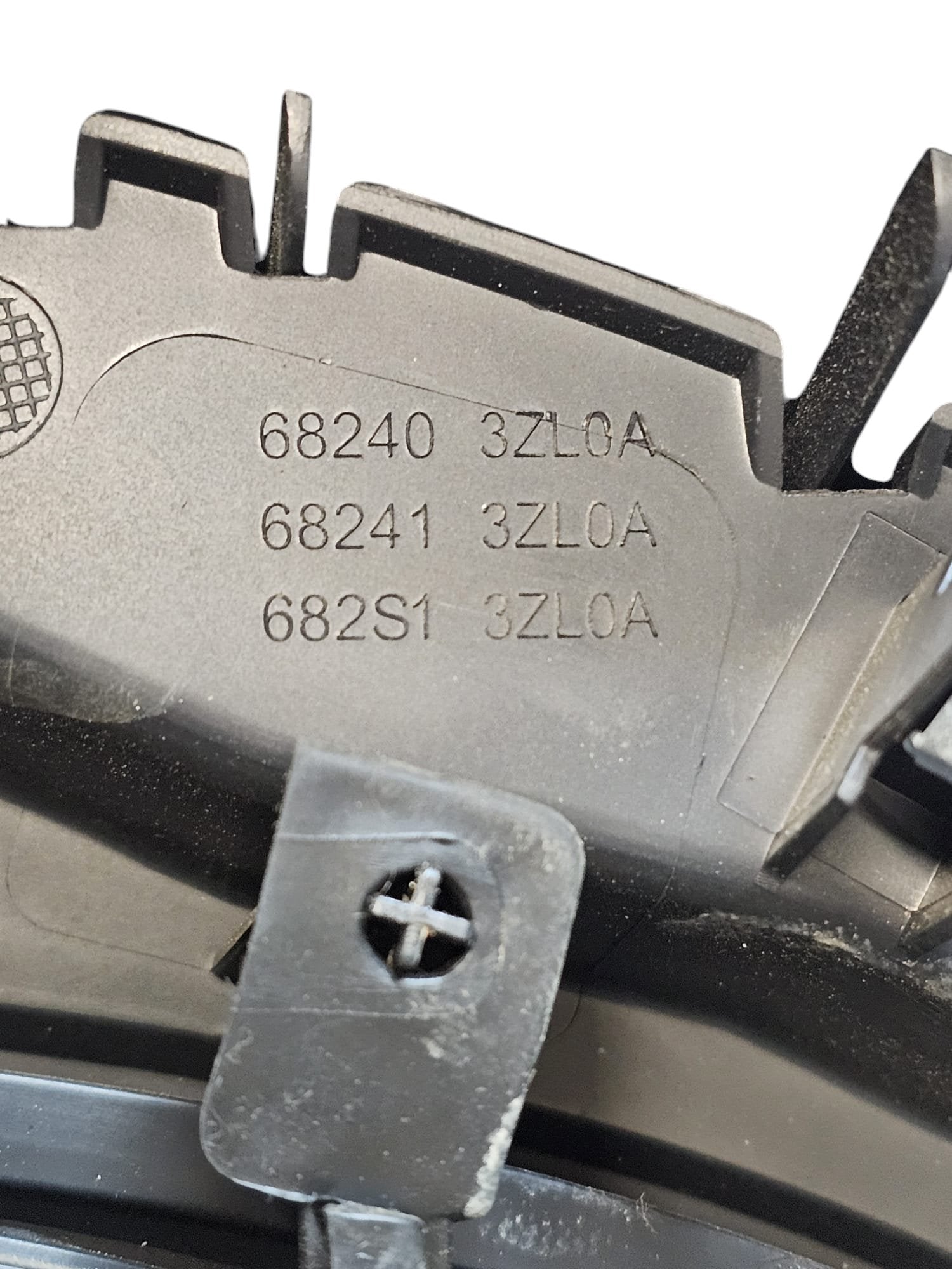 Cover / Molding Frame Tools Nissan Pulsar (2014 - 2018) Code:682403ZL0A - F&P CRASH SRLS - Used Parts