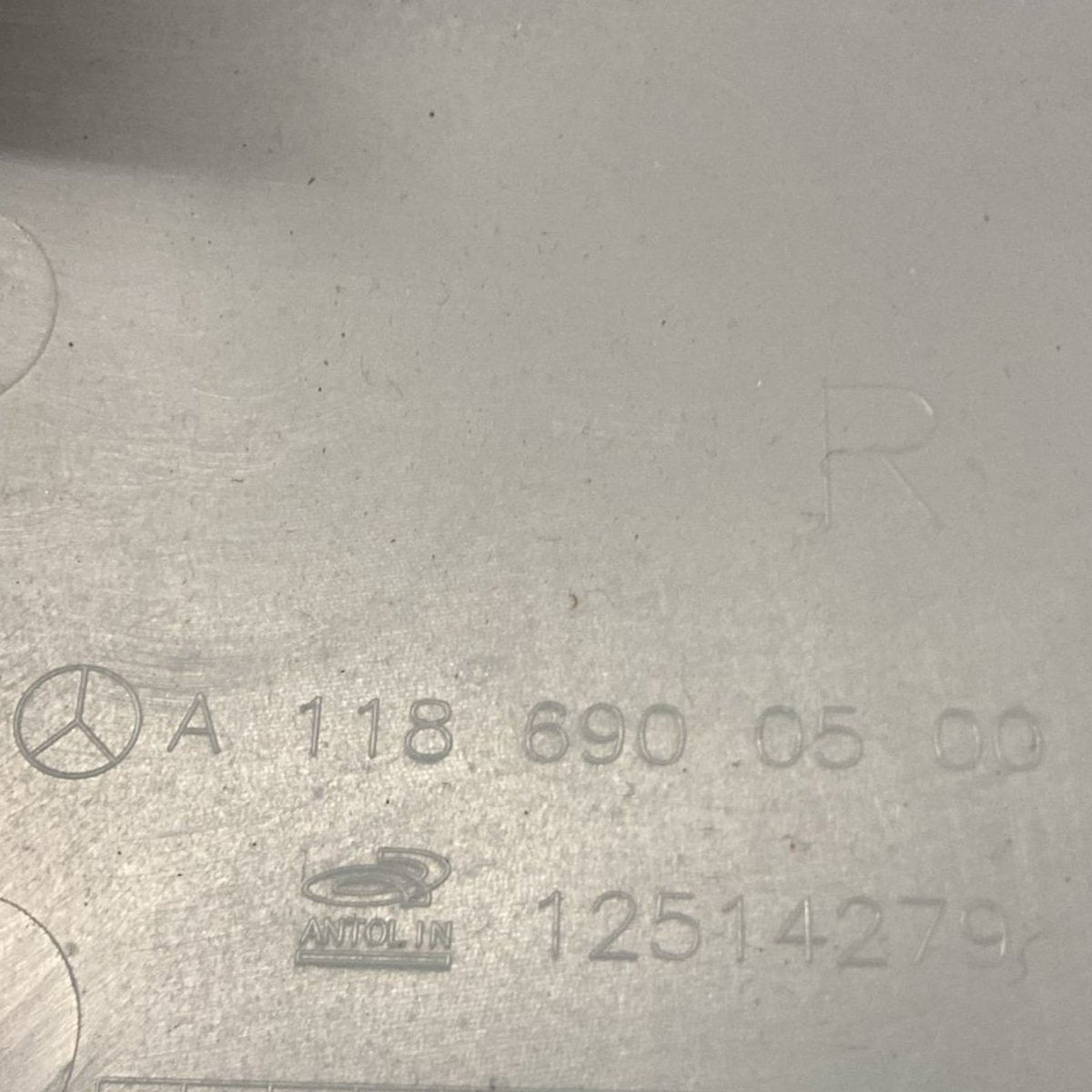 Rivestimento montante centrale destro mercedes benz cla x118 cod . a1186900500 (2019 >) - F&P CRASH SRL - Ricambi Usati