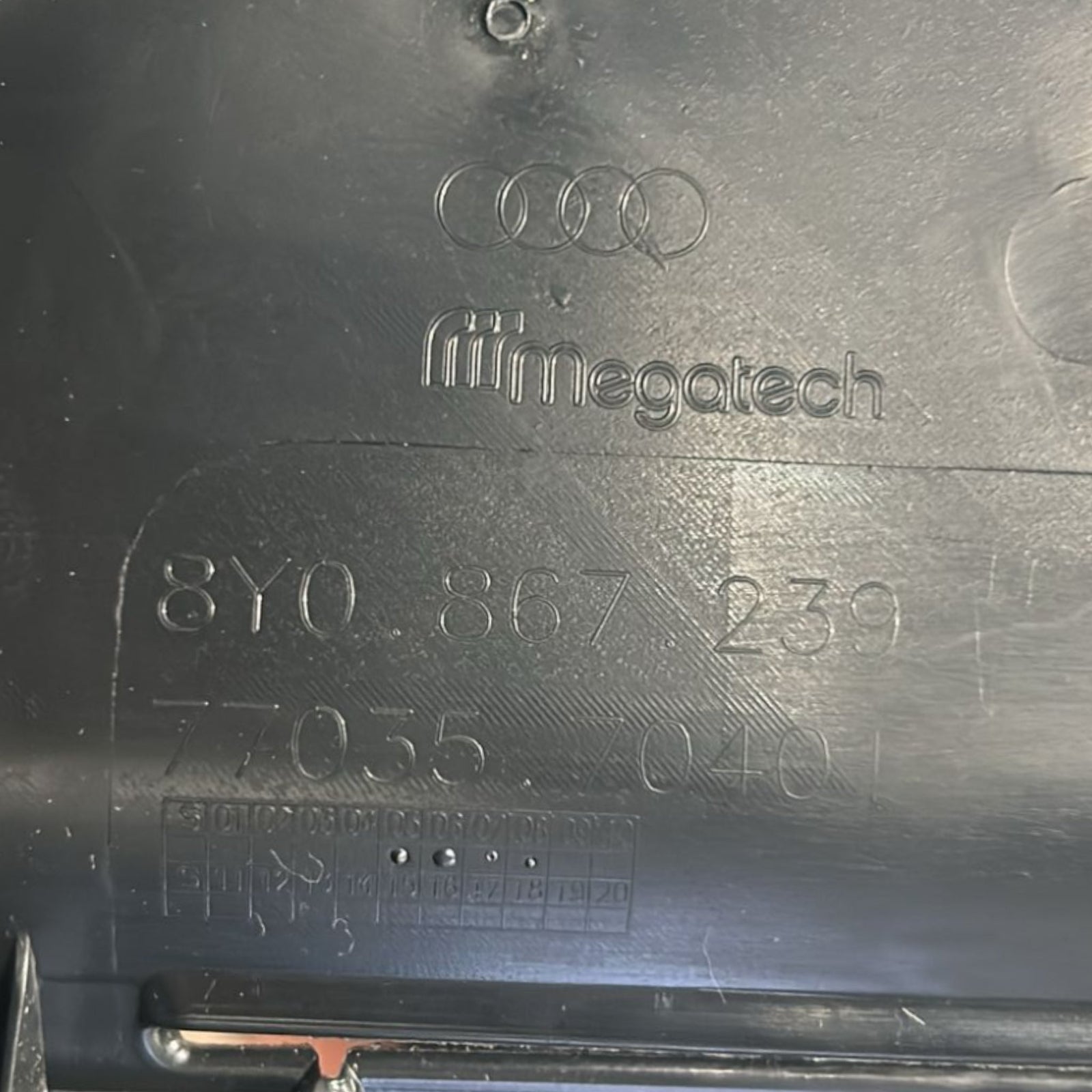 Rivestimento Pilastro B Inferiore Sinistro Audi A3 (8Y) cod.8Y0867239 (2020 > ) - F&P CRASH SRLS - Ricambi Usati