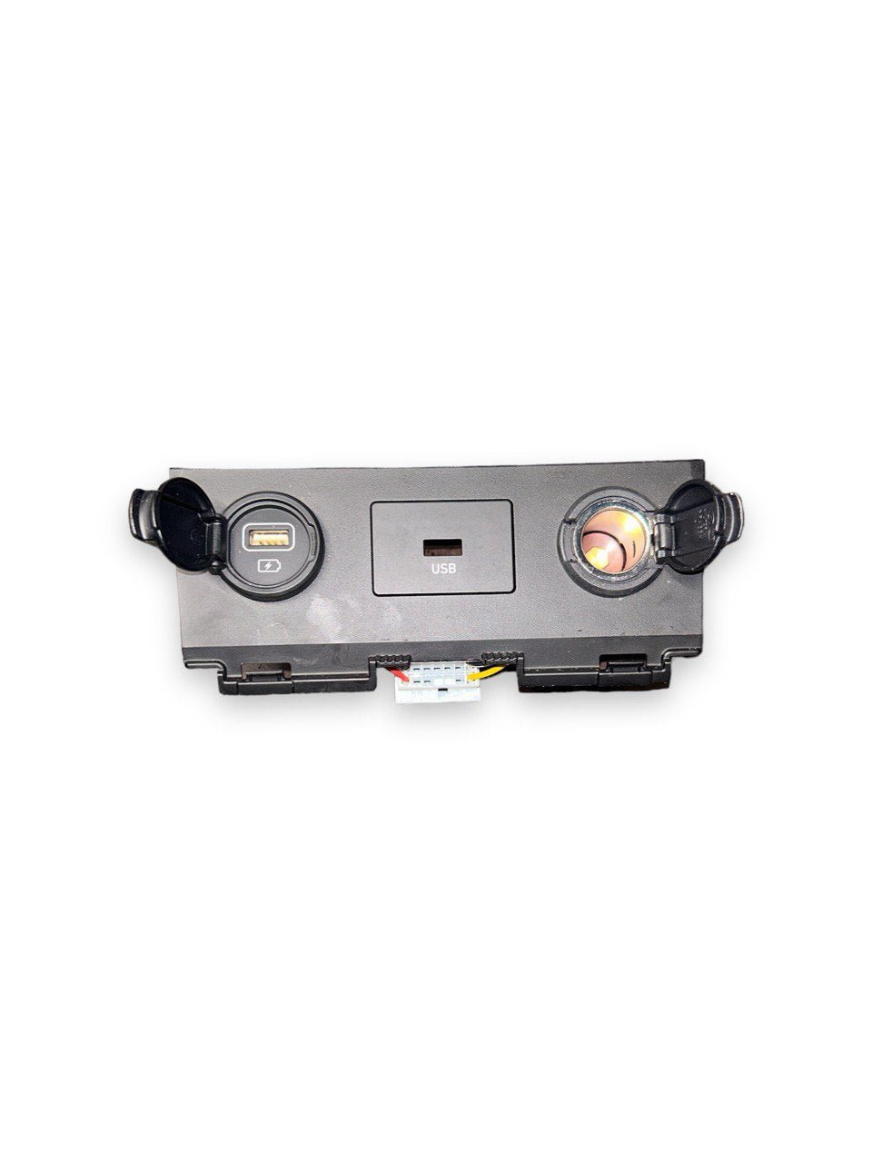 Rivestimento Prese Console Centrale Hyundai Kona (2017 > ) cod.84675J9AB0 - F&P CRASH SRLS - Ricambi Usati