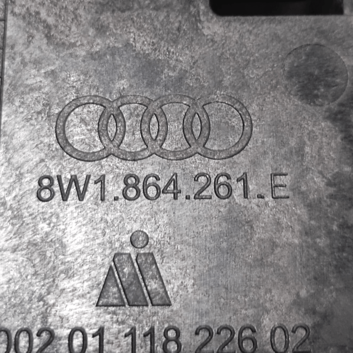 Rivestimento tunnel centrale audi a4 b9 cod: 8w1864261e (2015 - 2024) - F&P CRASH SRLS - Ricambi Usati