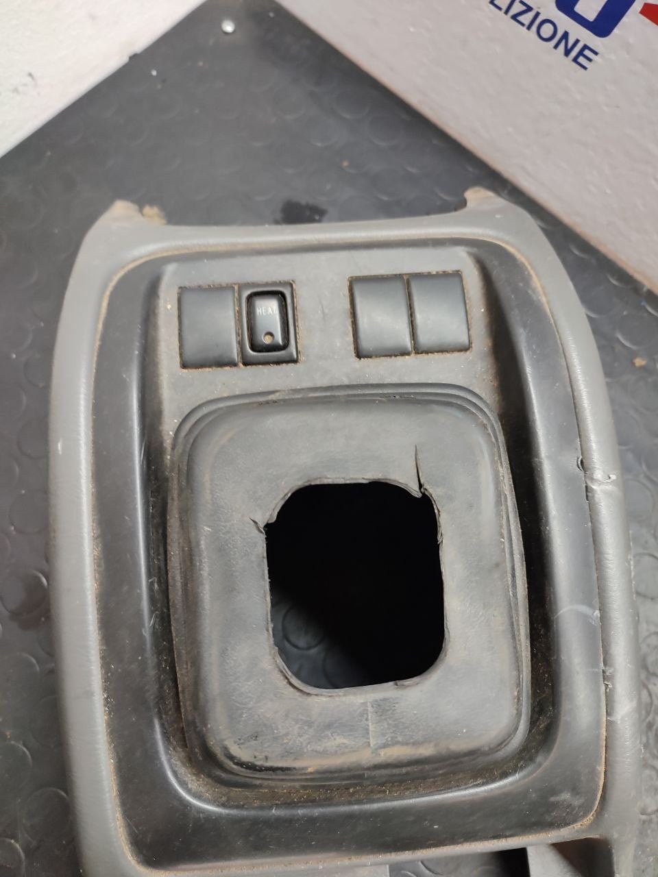 Central Tunnel Cover SUZUKI GRAND VITARA 2.0 D code: 75811 - 65d00 / 75812 - 65d00 - F&P CRASH SRLS - Used Parts
