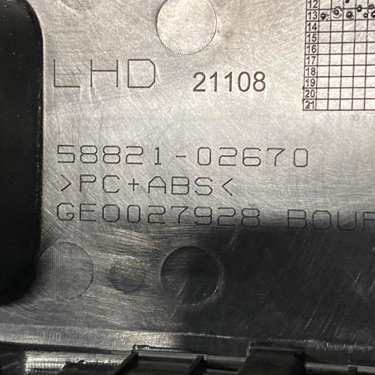 Central tunnel cover toyota auris e180 (2012 - 2018) Code: 58821 - 02670 - F&P CRASH SRL - Used Parts