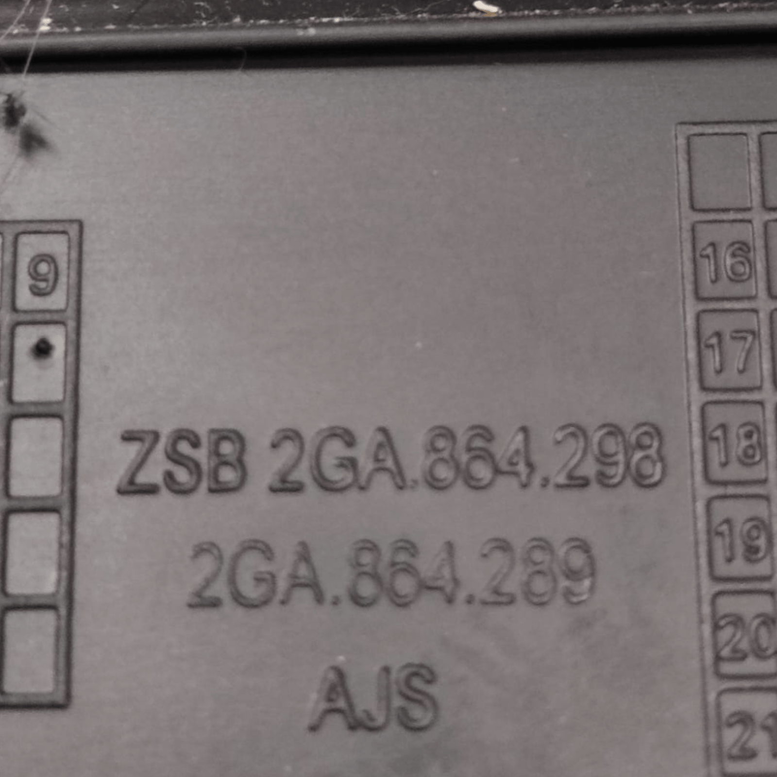 Rivestimento Tunnel Posteriore Volkswagen T - Roc COD: 2GA864298 (2017>) - F&P CRASH SRLS - Ricambi Usati