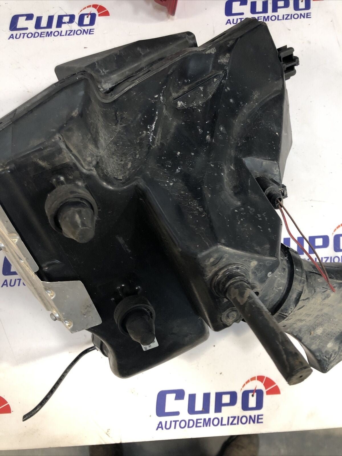 Air Filter Box 8K0133837BF AUDI A4 2.0 88KW Complete With Mass Air Flow Sensor - F&P CRASH SRLS - Used Parts