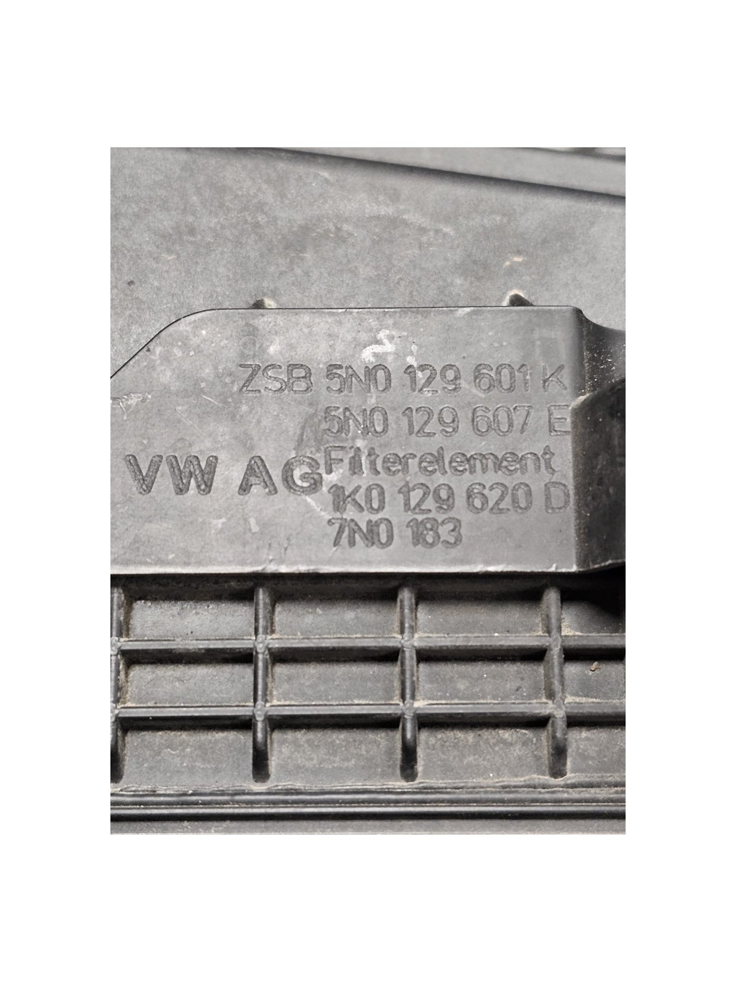 Air filter box / Volkswagen Tiguan 5N 2.0 Diesel filter box Code:5N0129601K (2007 - 2016) - F&P CRASH SRLS - Used Parts