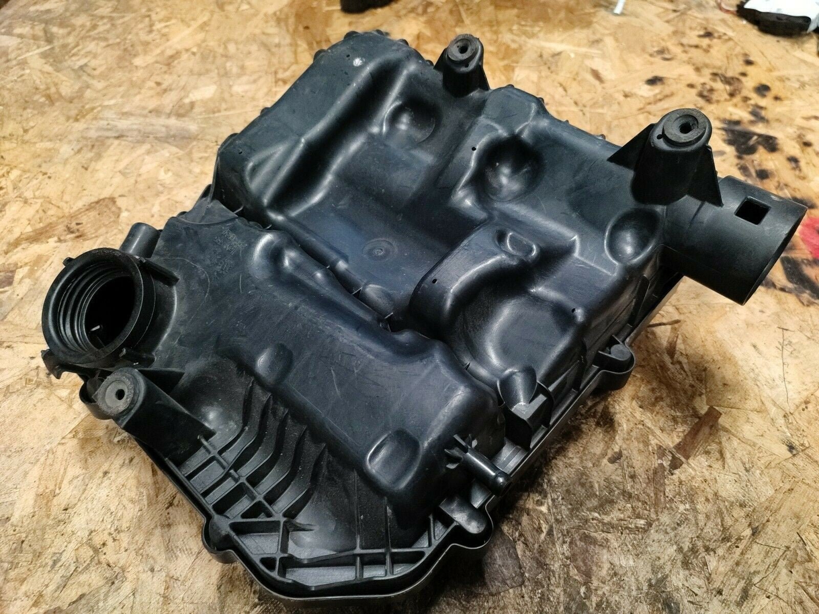 Volkswagen Polo 6R Petrol Filter Box (2012) 04C129611J - F&P CRASH SRLS - Used Parts