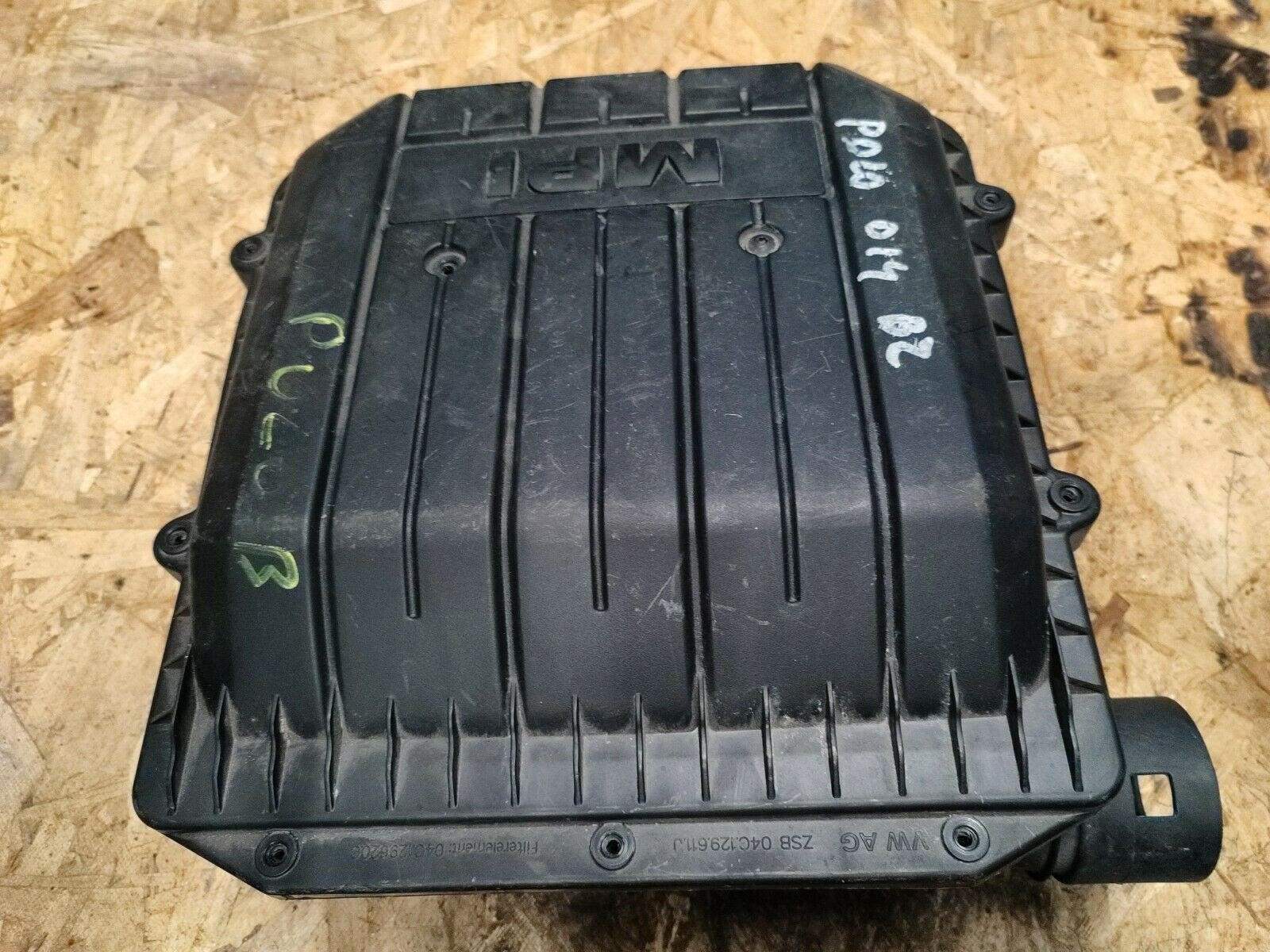 Volkswagen Polo 6R Petrol Filter Box (2012) 04C129611J - F&P CRASH SRLS - Used Parts