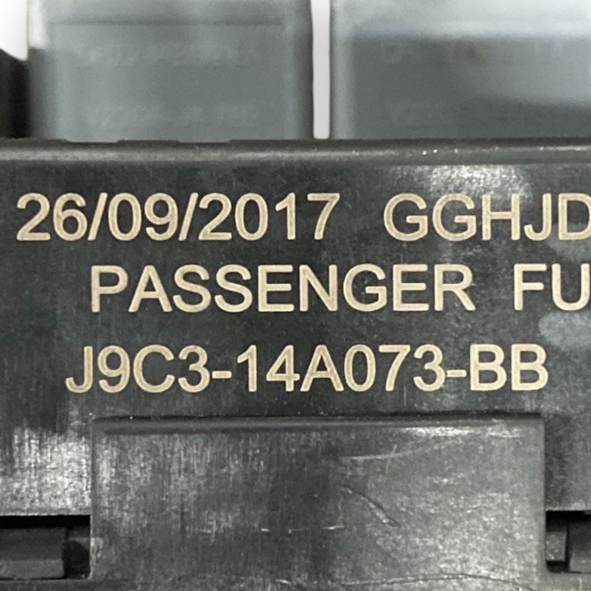 Scatola fusibili jaguar e - pace x540 2.0 diesel Cod: j9c3 - 14a073 - bb (2017 - ) - F&P CRASH SRLS - Ricambi Usati