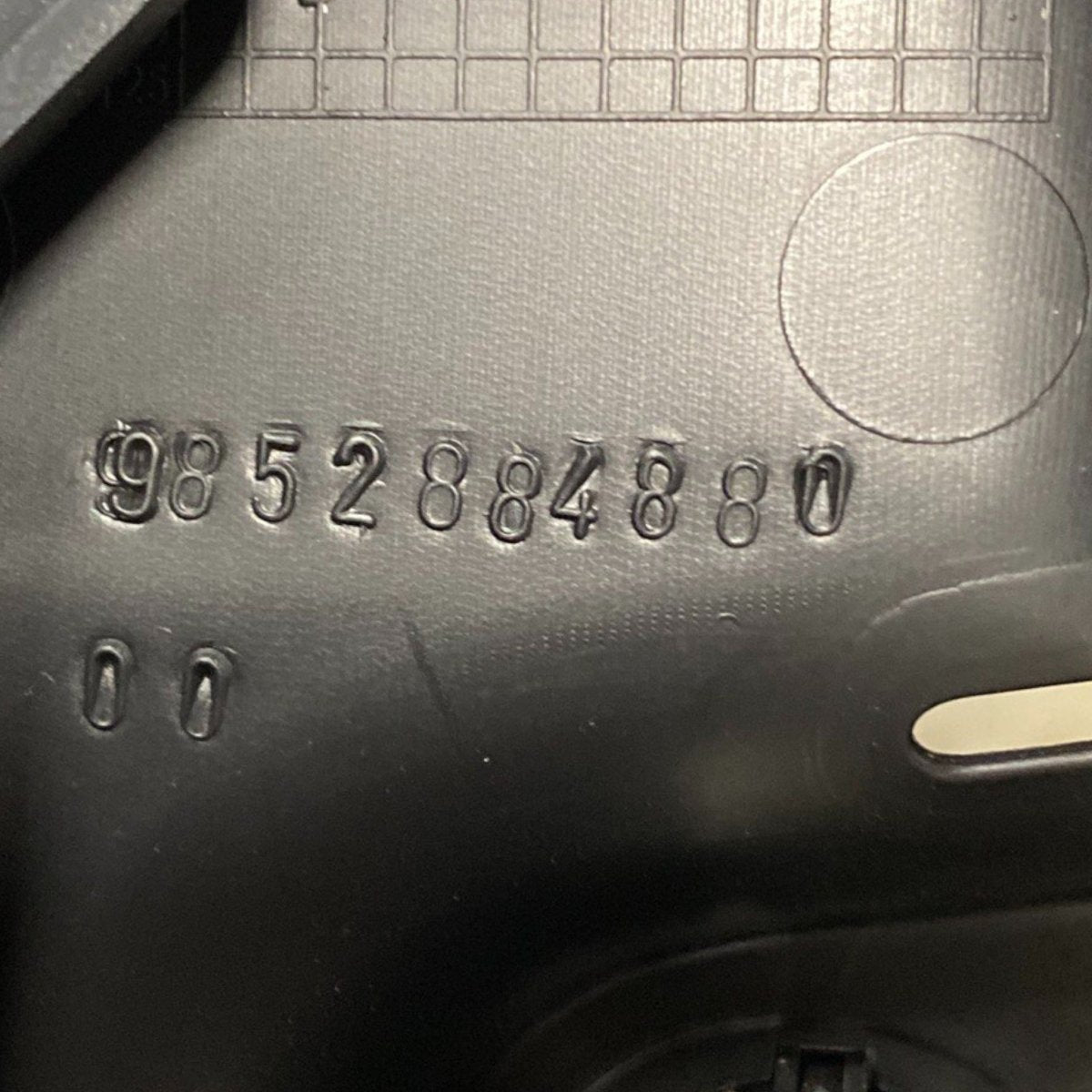 Storage box + 12 v socket peugeot 2008 ii (2019 - ) Code: 9852884880 - F&P CRASH SRLS - Used Parts