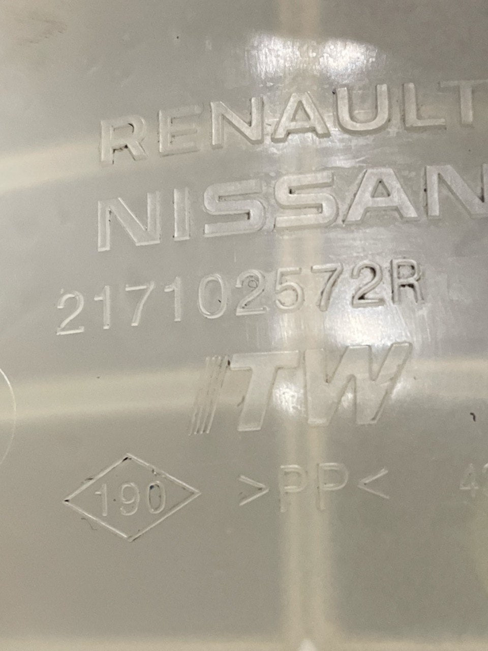 Serbatoio liquido refrigerante Renault Captur II cod:217102572 (2019>) - F&P CRASH SRLS - Ricambi Usati