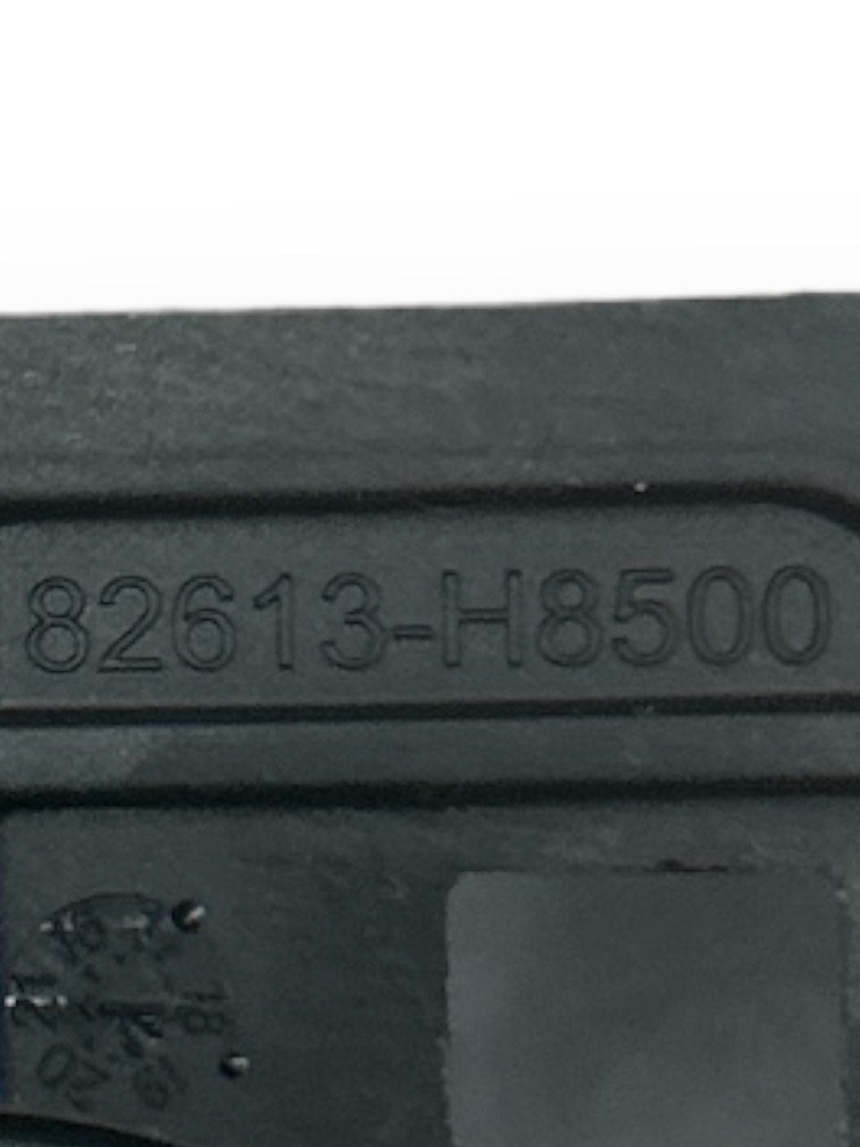 Left Front Door Lock (SX) + Internal Handle Kia Stonic (2017 >) code 81310 - H8040 - F&P CRASH SRLS - Used Parts
