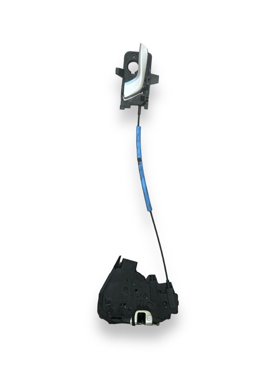 Left Front Door Lock (SX) + Internal Handle Kia Stonic (2017 >) code 81310 - H8040 - F&P CRASH SRLS - Used Parts