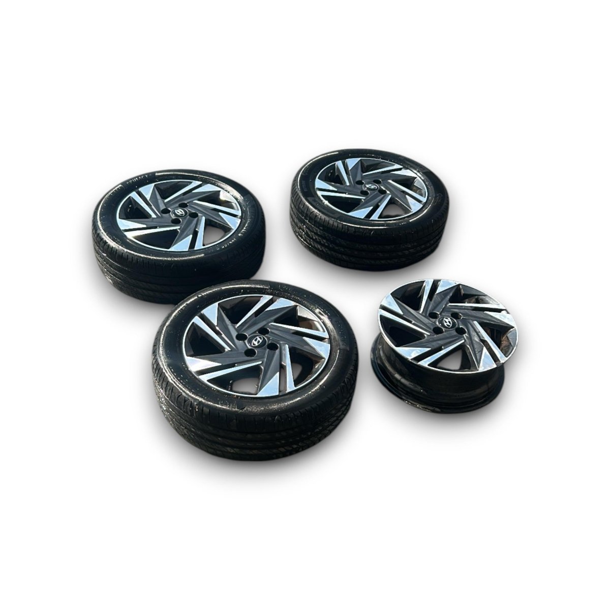 Set 4 cerchi in lega (diamantati) Hyundai Bayon cod.52910 - Q0200 (4 fori / 195 / 55 r16) (2021 > ) - F&P CRASH SRLS - Ricambi Usati