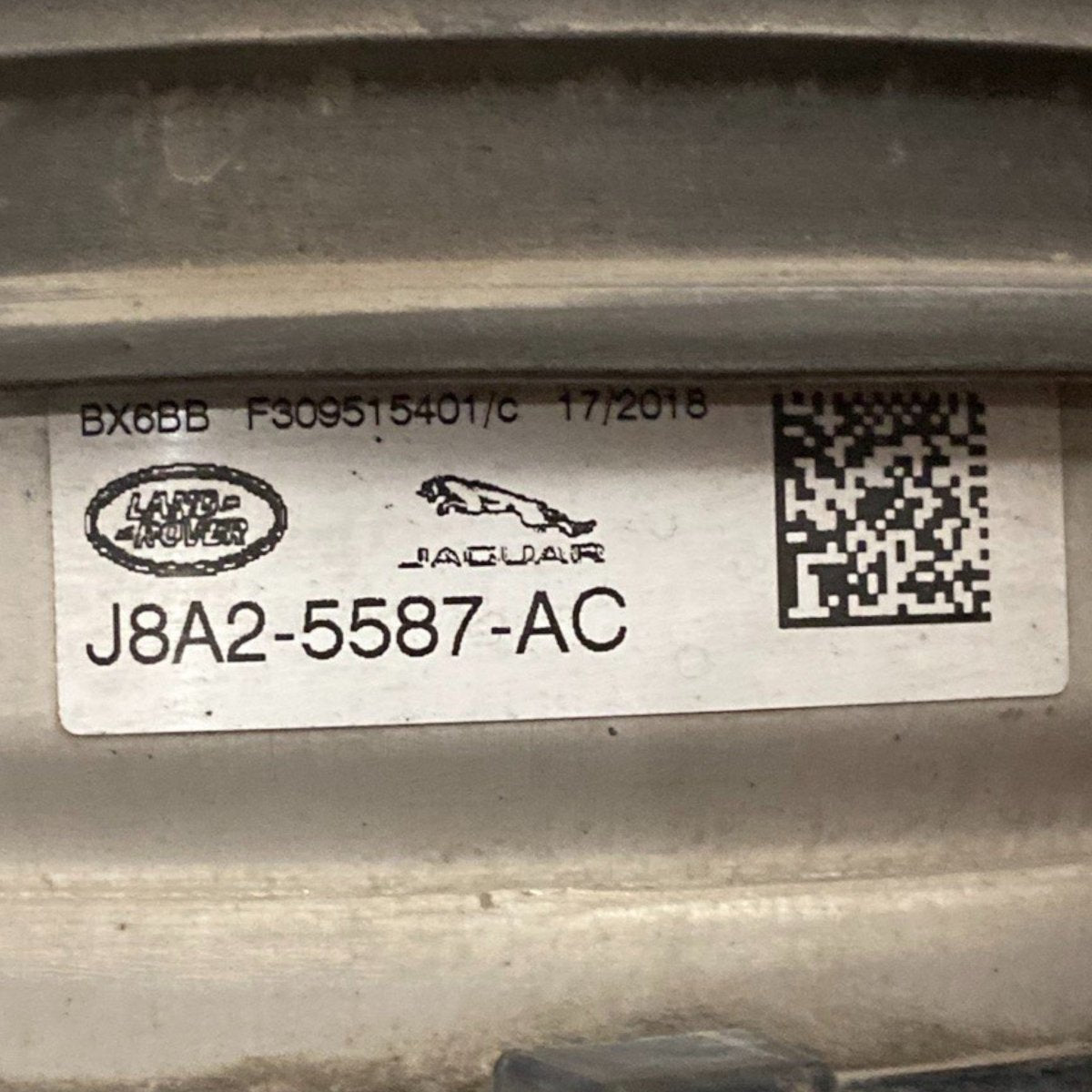 Left rear suspension bellows (sx) Range Rover Velar Code: j8a2 - 5587 - ac (2017 - ) - F&P CRASH SRLS - Used Parts