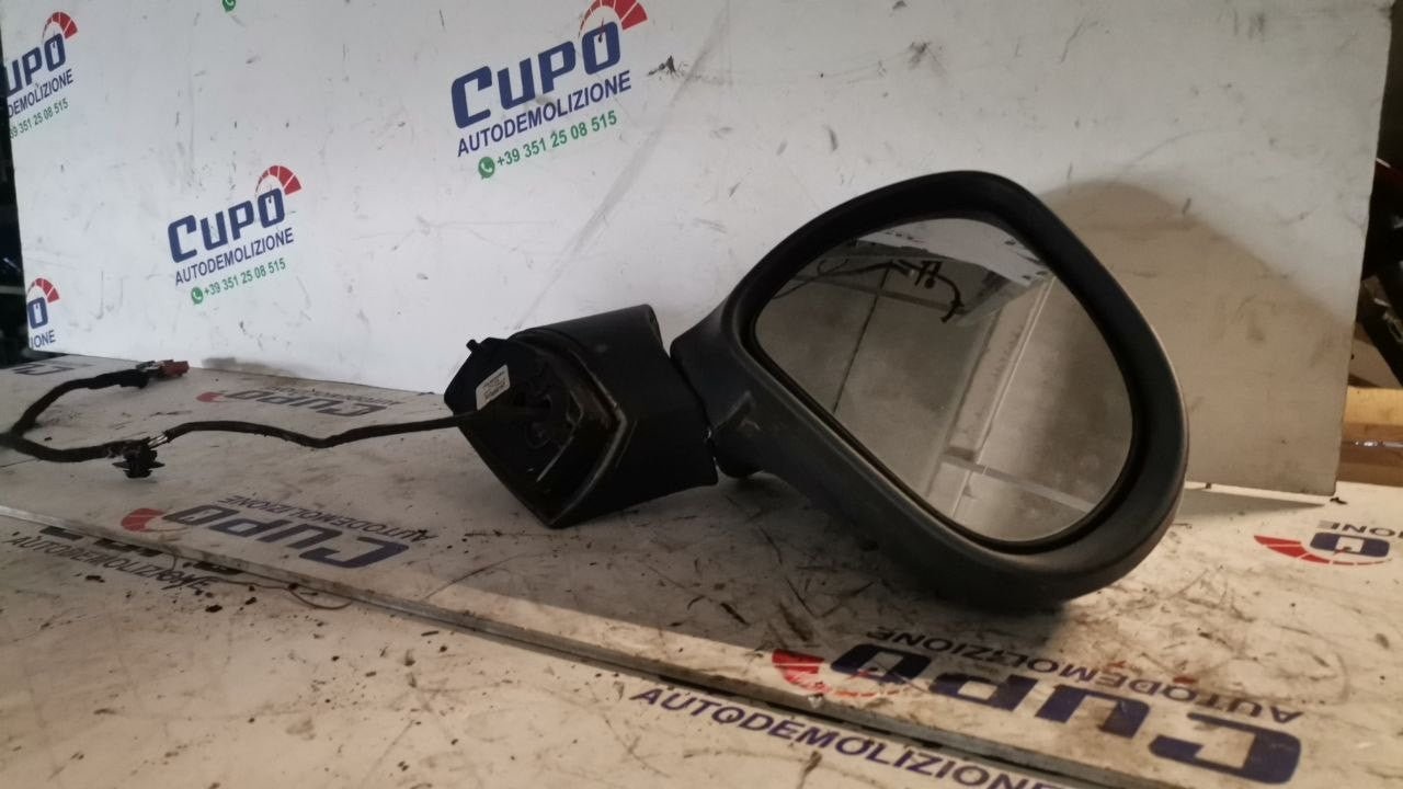 Specchio Anteriore Destro Peugeot 207 (2009) , difetto calotta esterna graffiata come evidenziato in foto cod: 9680650 - F&P CRASH SRLS - Ricambi Usati