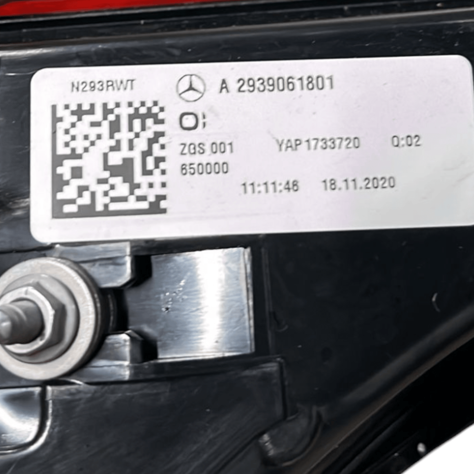 Stop / fanale posteriore interno LED centrale Mercedes - EQC 400 (2019 - >) cod.A2939061801 - F&P CRASH SRLS - Ricambi Usati