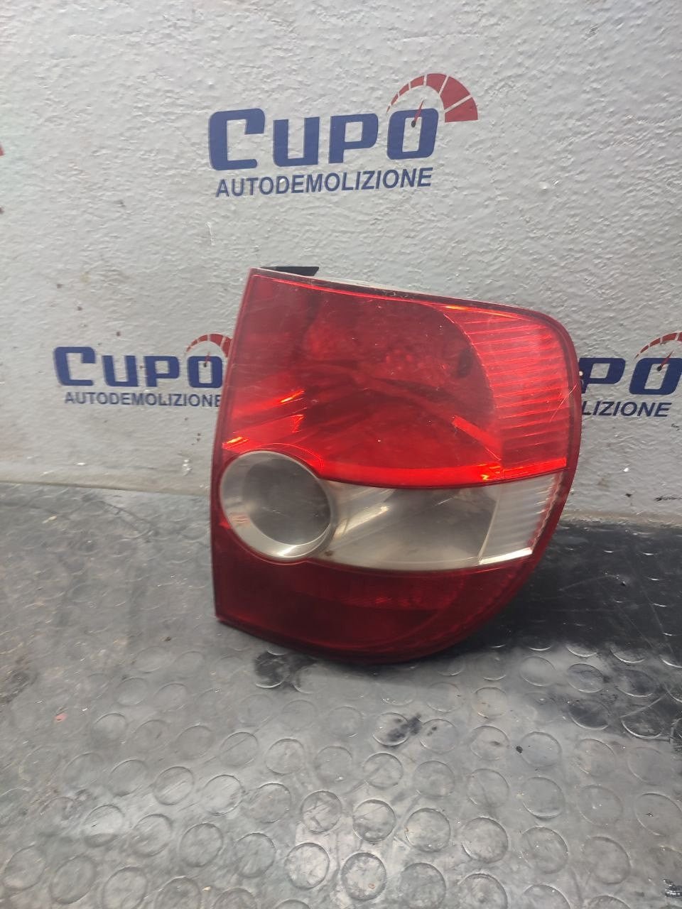 Stop posteriore destro Volkswagen Fox ( 2007 ) - F&P CRASH SRLS - Ricambi Usati