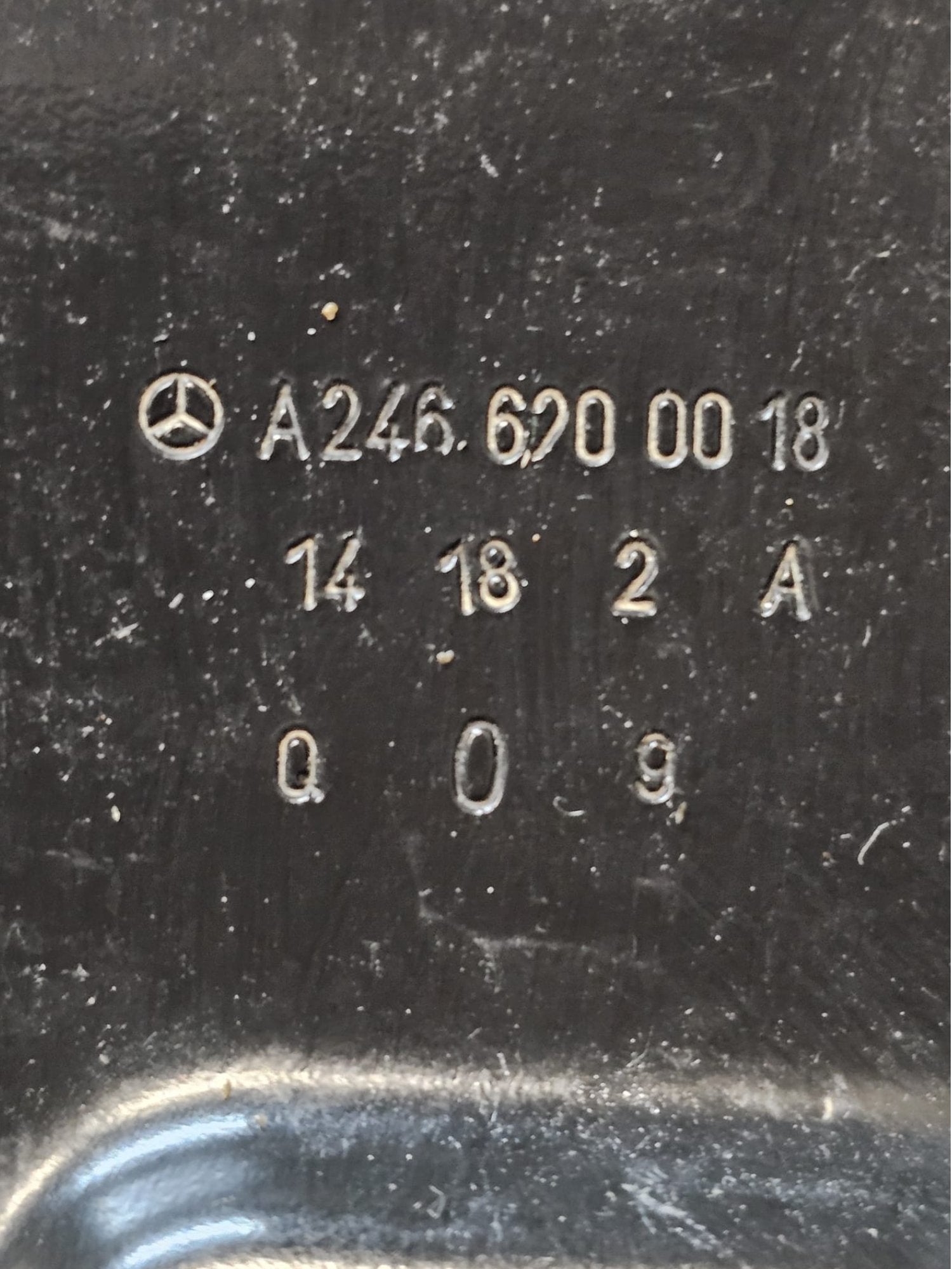 Supporto Batteria / Alloggiamento Batteria Mercedes Classe A W176 Cod:A2466200018 (2012 - 2018) - F&P CRASH SRLS - Ricambi Usati
