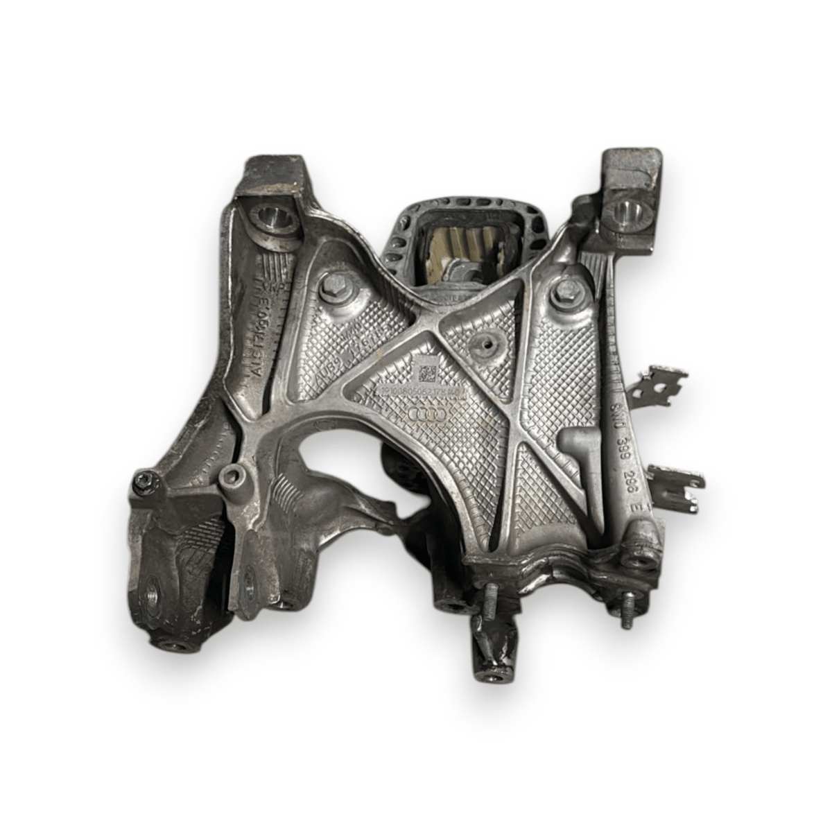 Supporto motore anteriore destro (dx) audi a4 b9 2.0 diesel cod:8w0199372cs (2015 - 2024) - F&P CRASH SRL - Ricambi Usati