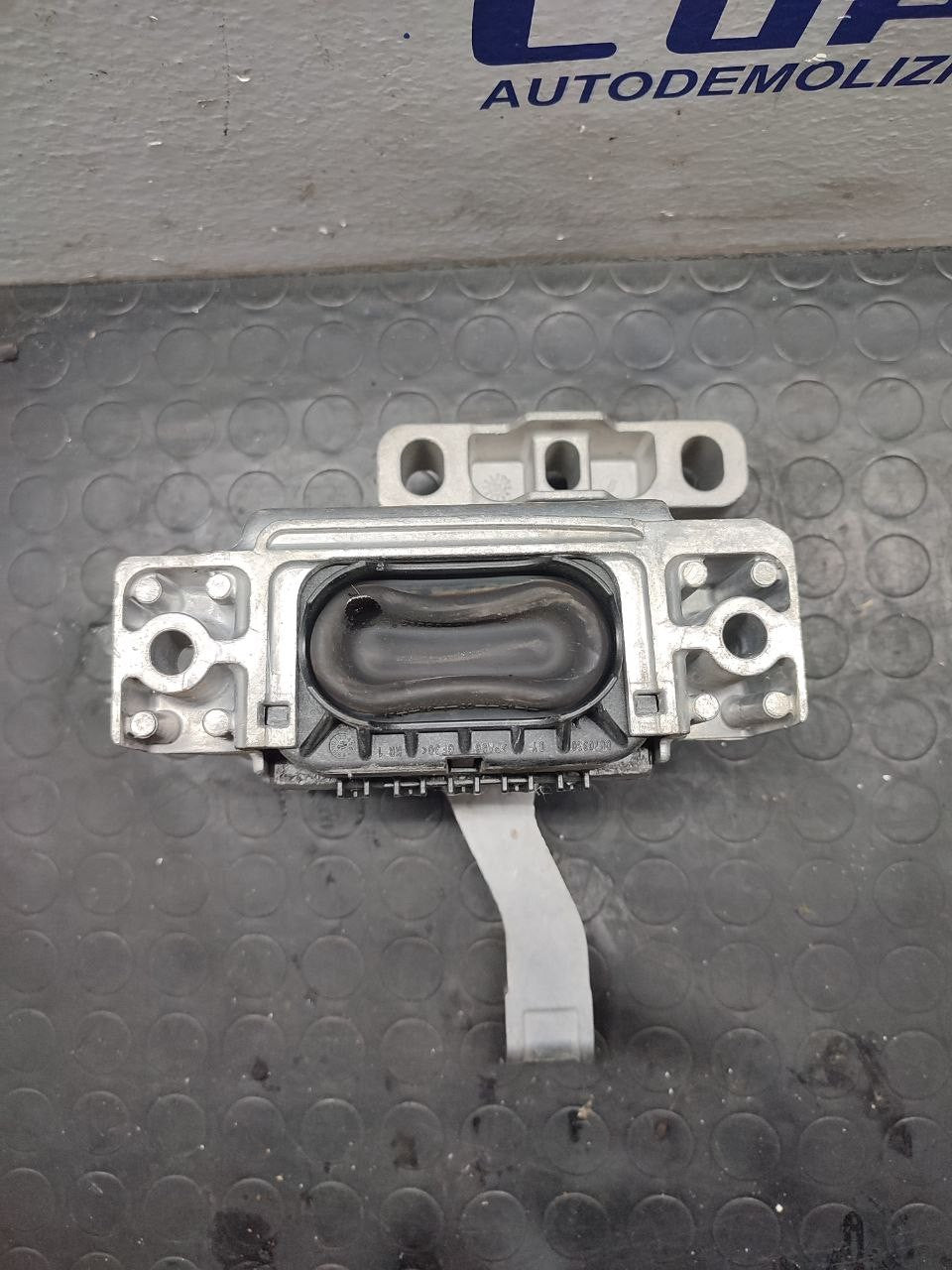 Engine Mount Volkswagen Polo VI Series (2018) - F&P CRASH SRLS - Used Parts