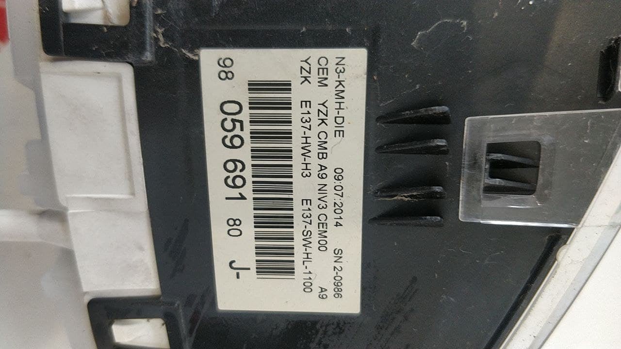 Speedometer Odometer Peugeot 208 / 2008 1.6 hdi 2014 code 9805975780 - F&P CRASH SRLS - Used Spare Parts