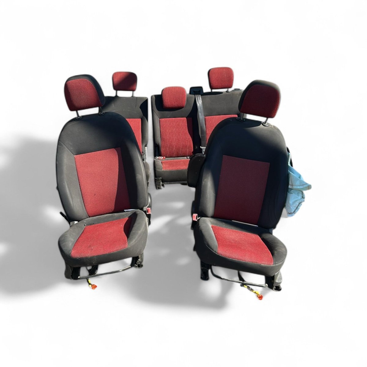 Tappezzeria / sedili in stoffa neri e rossi Fiat Doblo II (2009 > 2015) - F&P CRASH SRLS - Ricambi Usati