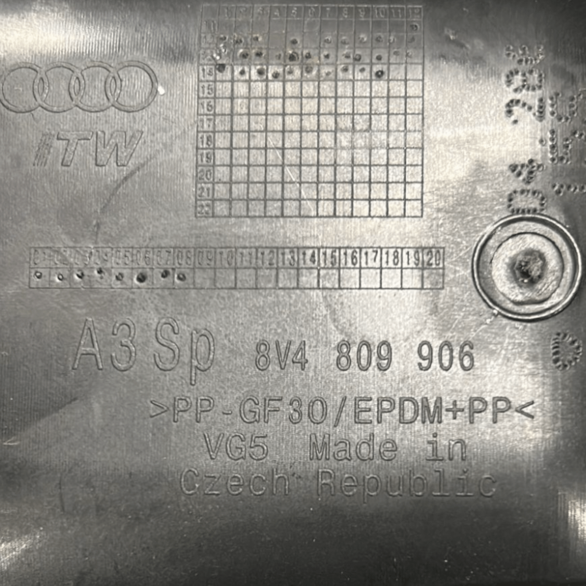 Tappo / sportello carburante audi a3 8v cod:8V4809906 (2012 > 2020) - F&P CRASH SRLS - Ricambi Usati