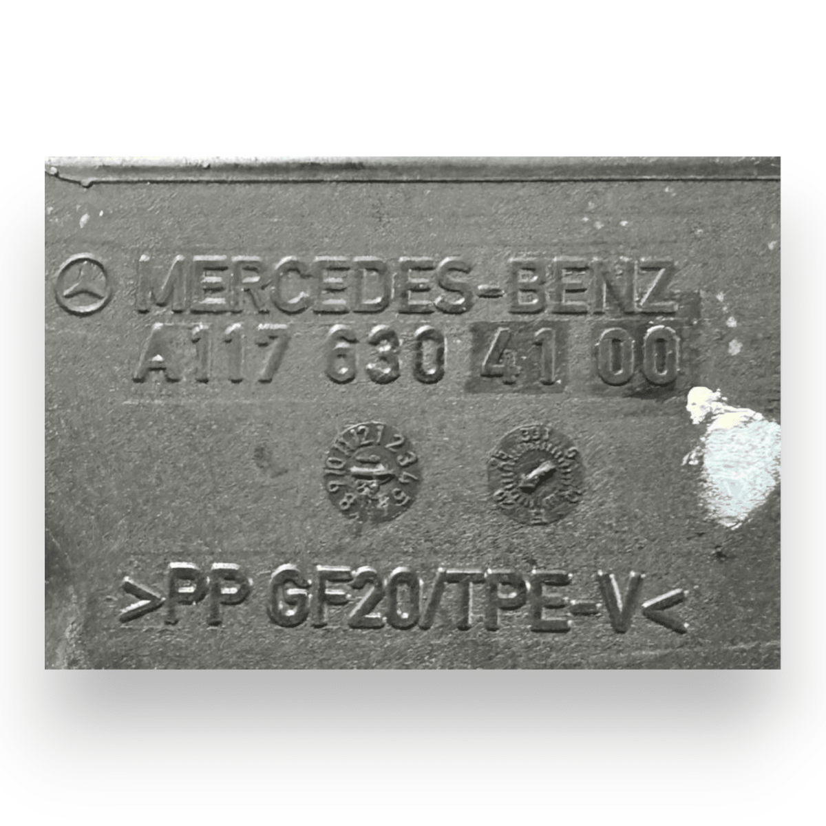 Tappo / sportello carburante Mercedes - Benz CLA (X117) 2.0 diesel cod.A1176304100 (2013 - 2019) - F&P CRASH SRL - Ricambi Usati