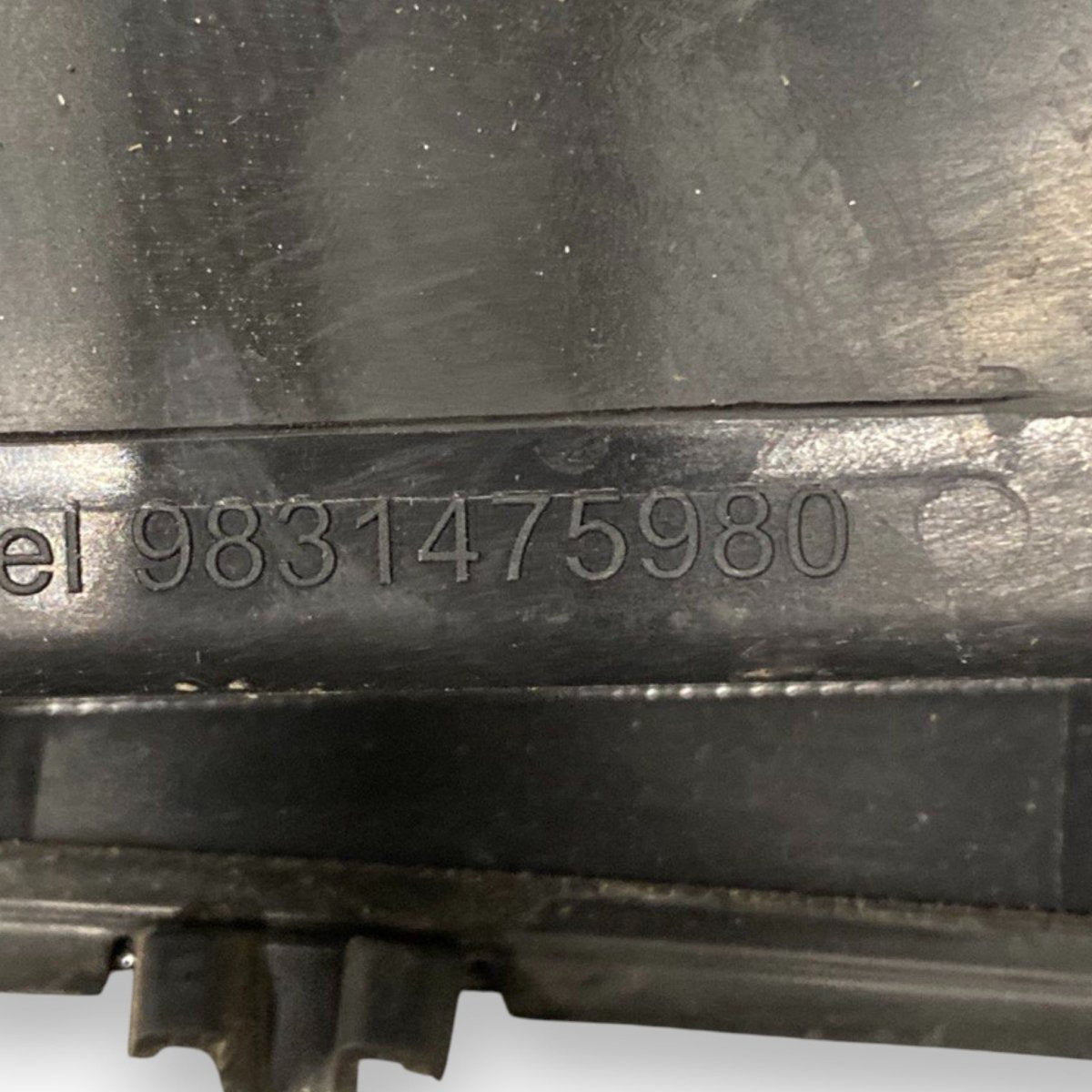 Tappo / sportello carburante peugeot 2008 ii (2019 - ) Cod: 9831475980 - F&P CRASH SRLS - Ricambi Usati