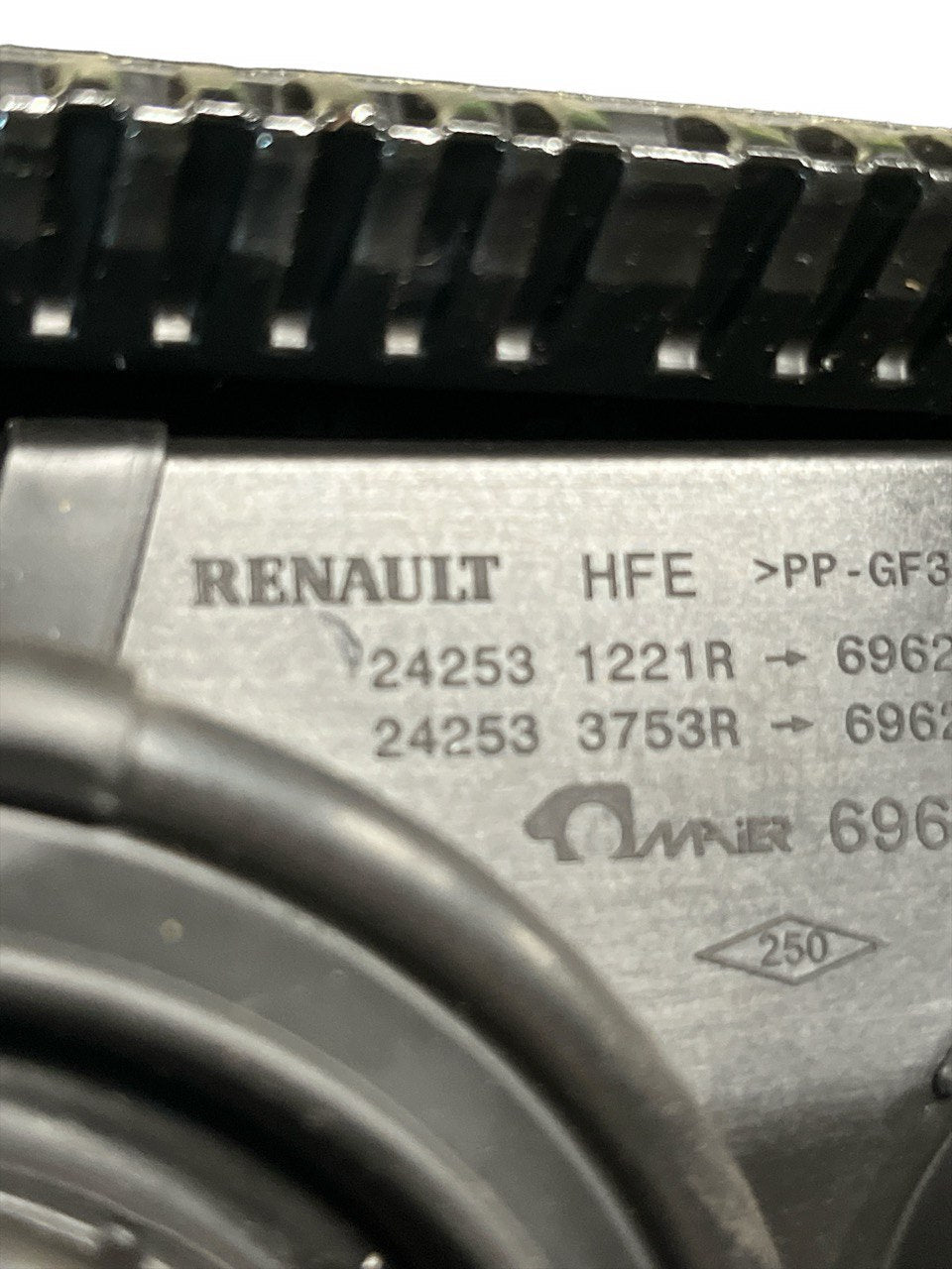 Tappo / Sportello serbatoio Renault Kadjar (2015 - 2022) cod.242531221R - F&P CRASH SRLS - Ricambi Usati