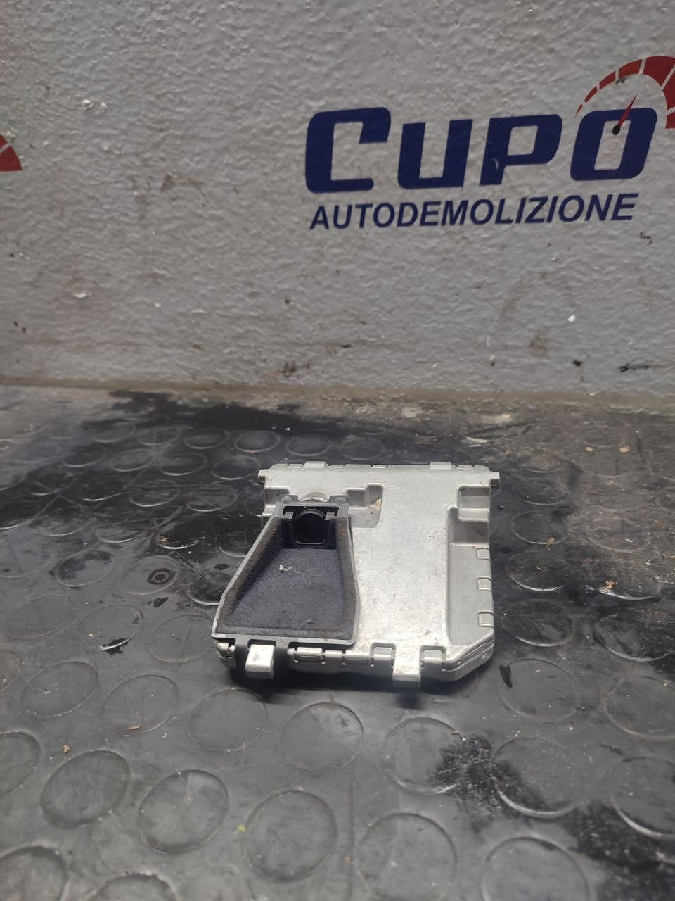 Mercedes C-Class (W204) lane assist camera part a0009050138 - F&P CRASH SRLS - Used Spare Parts