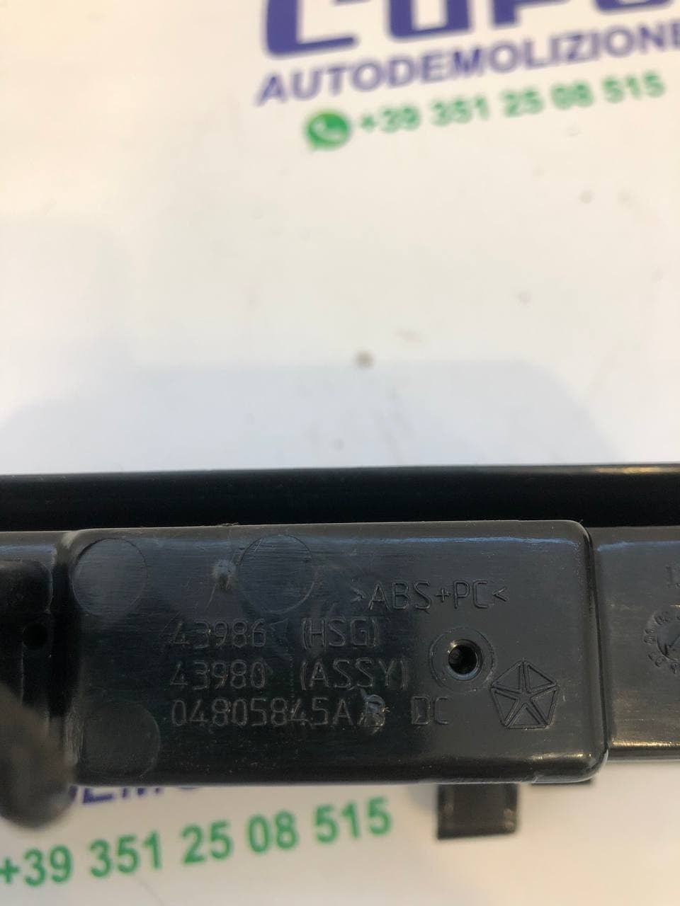 Terzo stop centrale Chrysler 300C 04805845A - F&P CRASH SRLS - Ricambi Usati