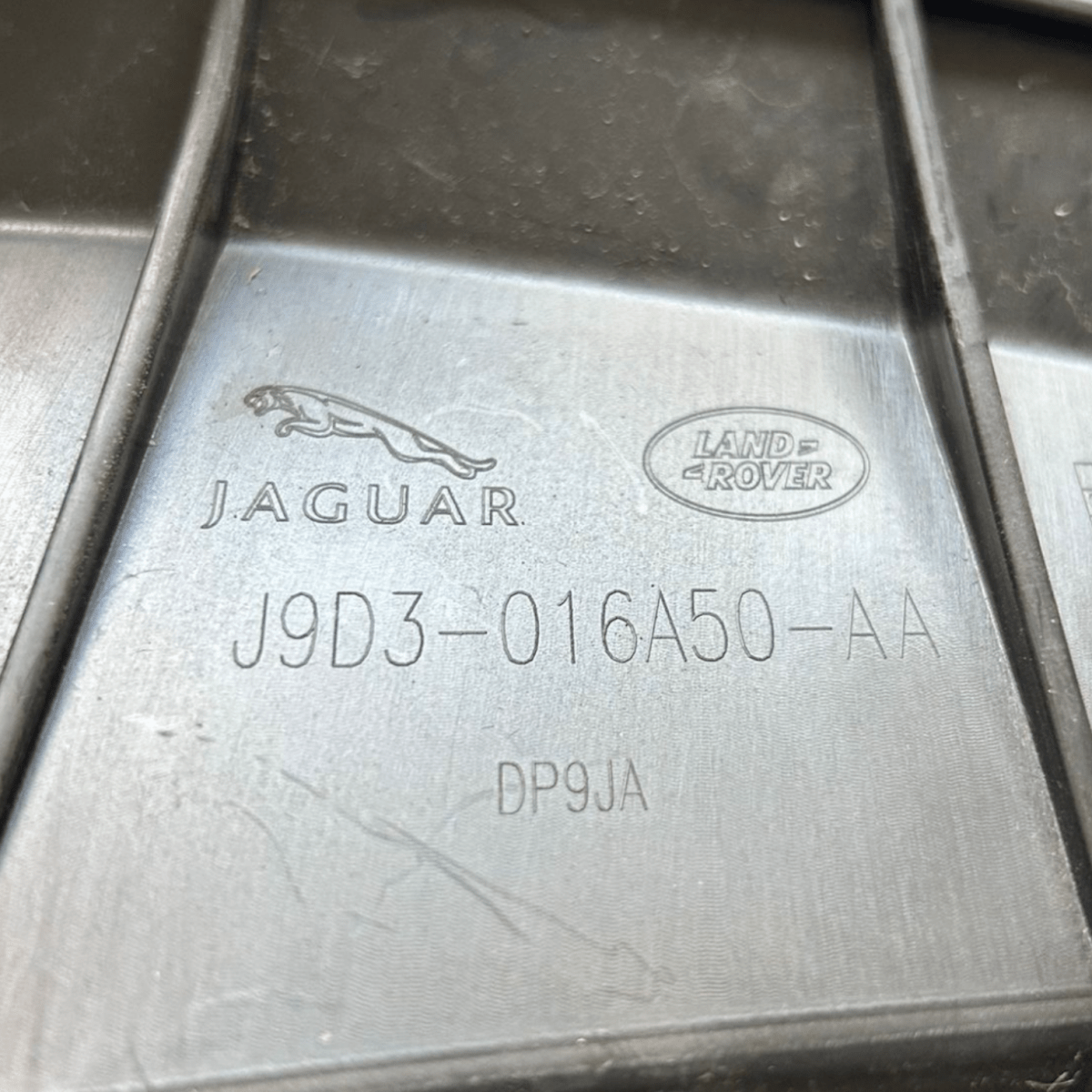 Tubo condotto aria jaguar i - pace cod:J9D3 - 016A50 - AA (2018 >) - F&P CRASH SRLS - Ricambi Usati