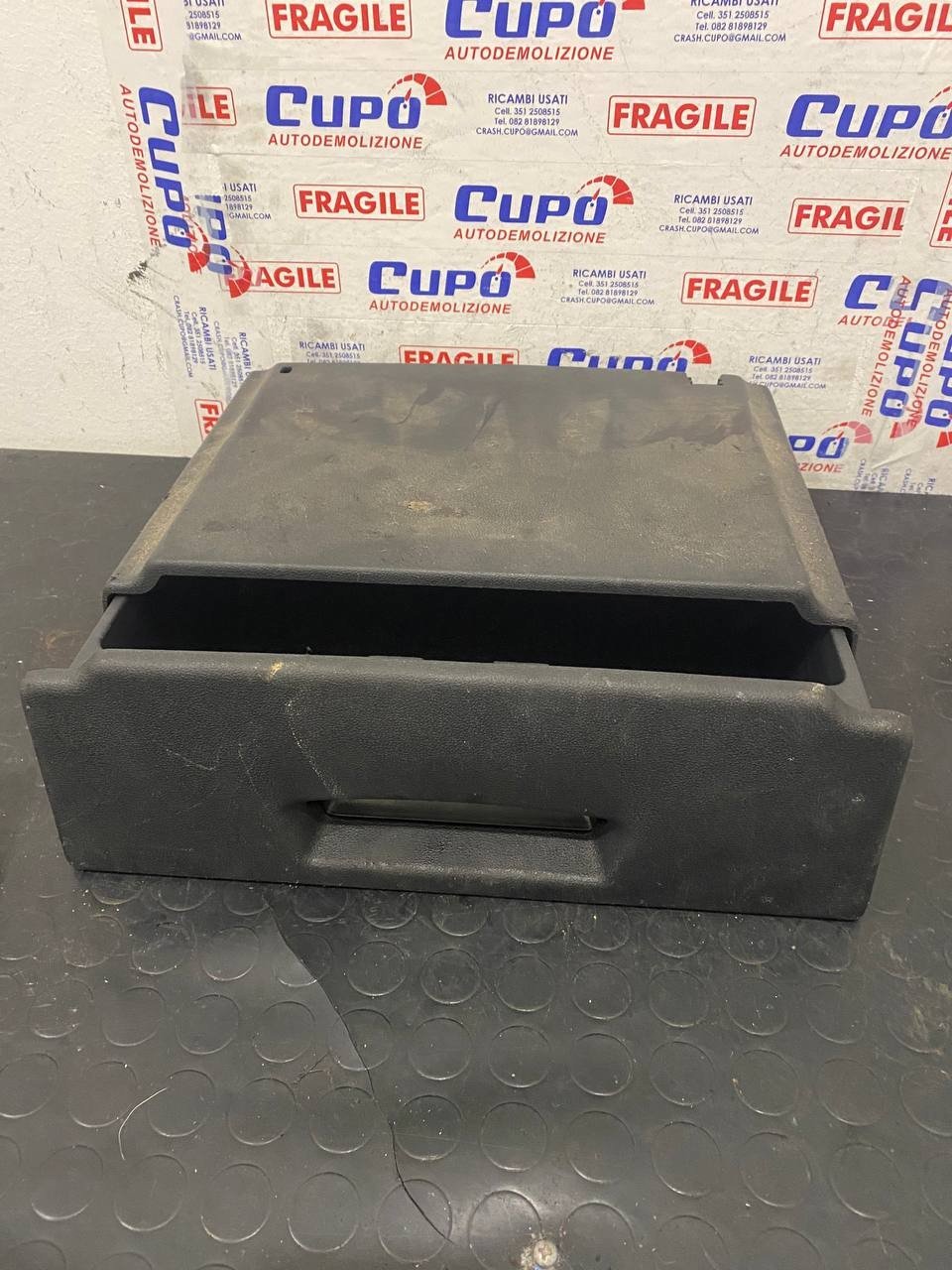 Driver side storage compartment Renault Scenic III code: 873900002r - F&P CRASH SRLS - Used Spare Parts