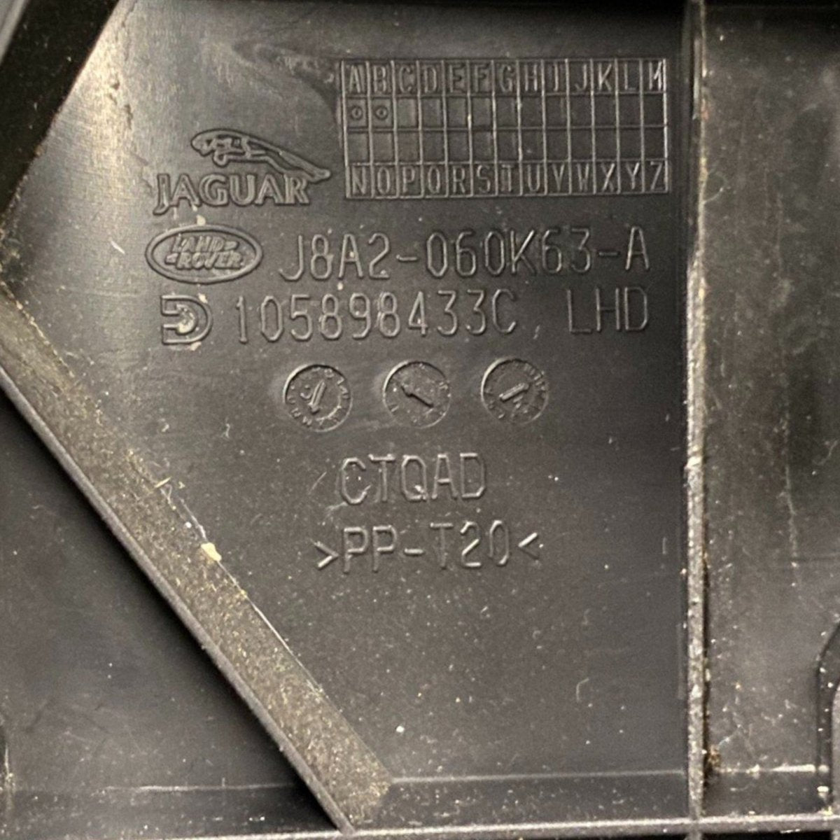 Vano portaoggetti range rover velar Cod: j8a2 - 060k63 - a (2017 - ) - F&P CRASH SRLS - Ricambi Usati