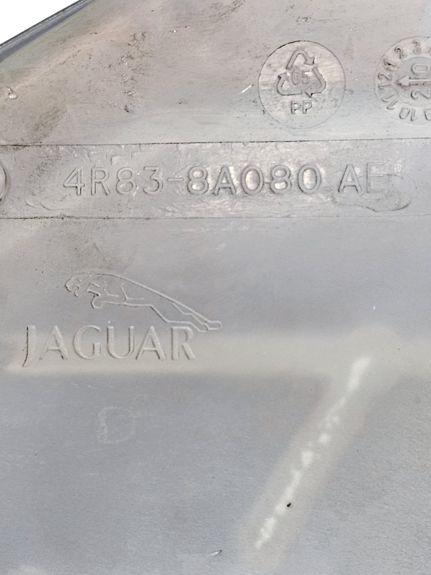 Coolant Reservoir Jaguar XJ X351 (2009 - 2019) Code: 4R83 - 8A080 - AE - F&P CRASH SRLS - Used Parts