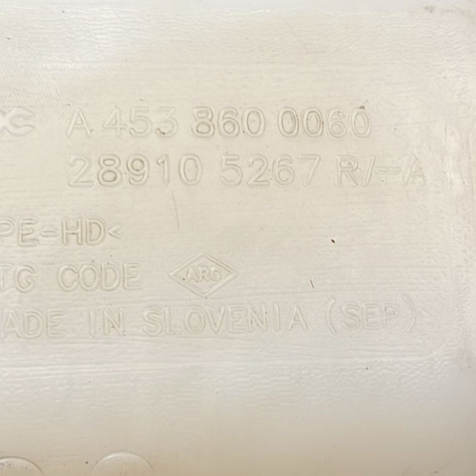 Windshield Washer Fluid Reservoir Renault Twingo III code:289105267R (2014 >) Tank - F&P CRASH SRLS - Used Parts