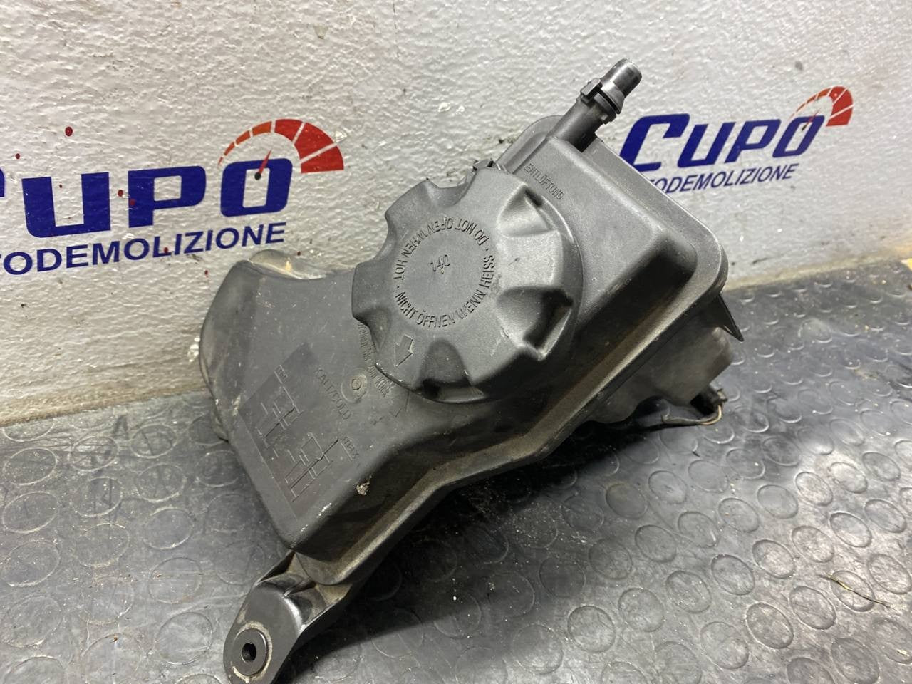 vaso espansione sfiato refrigerante Bmw 320d cod:1713zb7810592 - F&P CRASH SRLS - Ricambi Usati