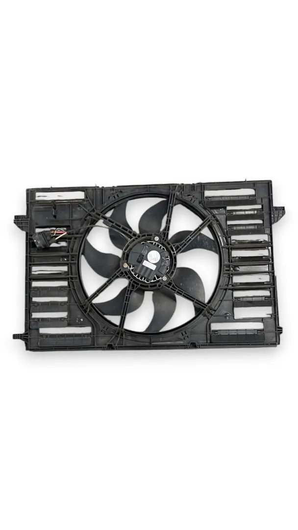 Dettaglio Ventola radiatore olio Audi A4 8W 2015–2019 cod. 8W0959455 - foto 2