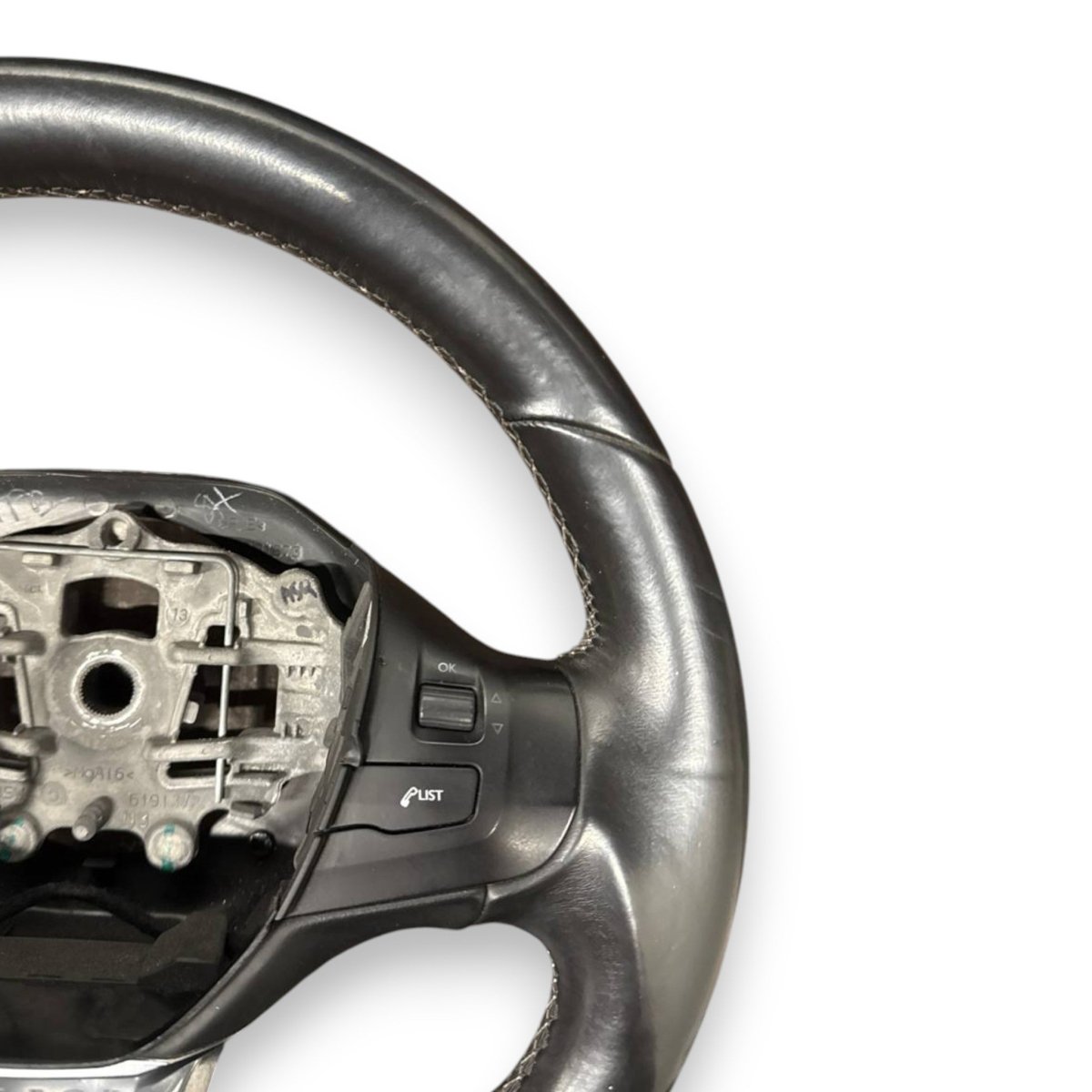 Volante / sterzo peugeot 208 Cod: 86758803 (2013 - 2019) - F&P CRASH SRL - Ricambi Usati