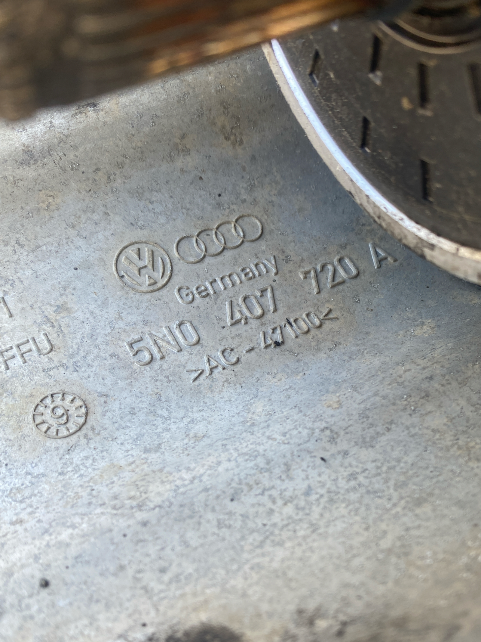 Volkswagen Tiguan Pair Distributor ( 5N - 2.0d - 2009 ) code: 0A6409053AB
