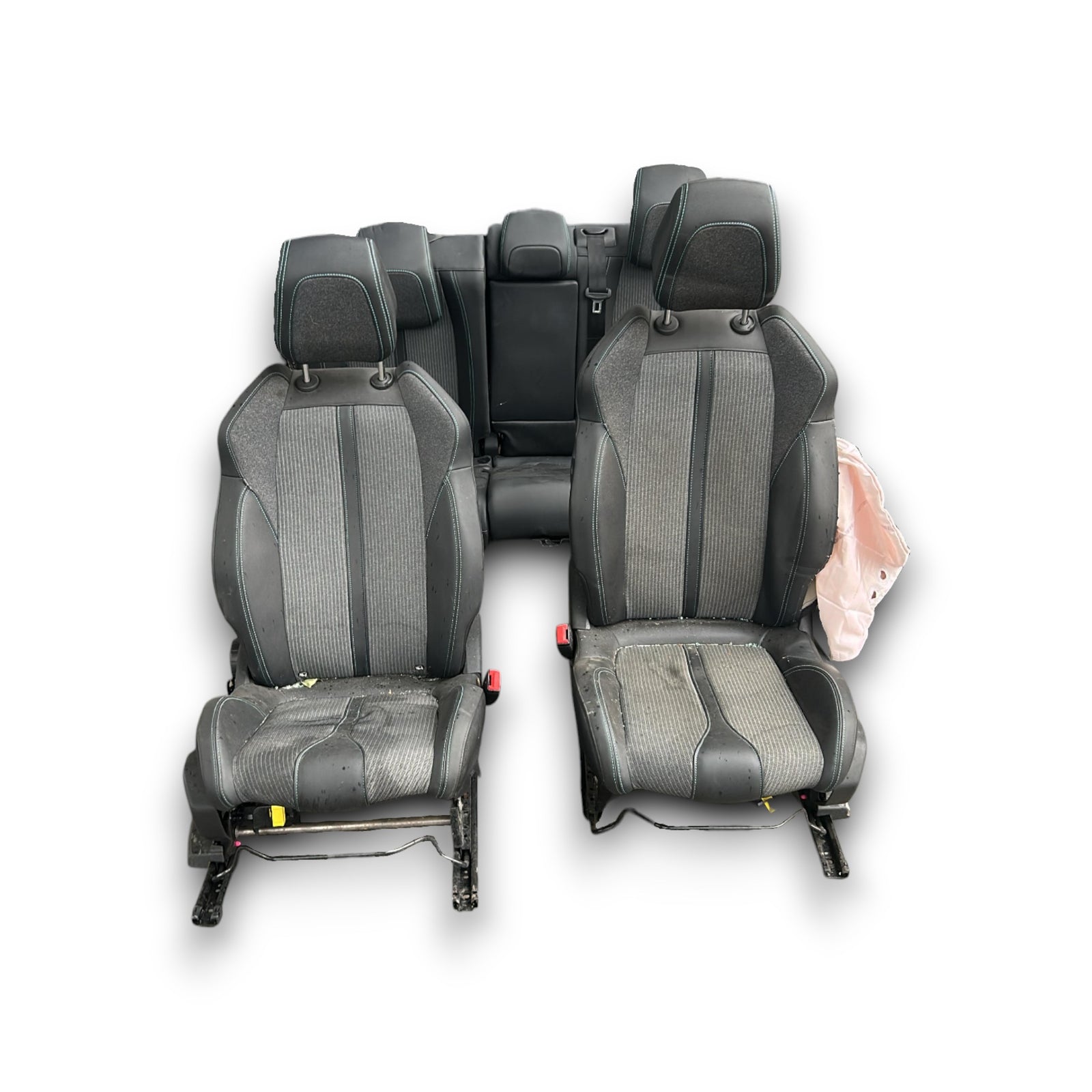 Square / ensembles en cuir et tissu noir et gris (GT - Ligne) Peugeot 3008 II (2016> 2023) avec des coutures bleues